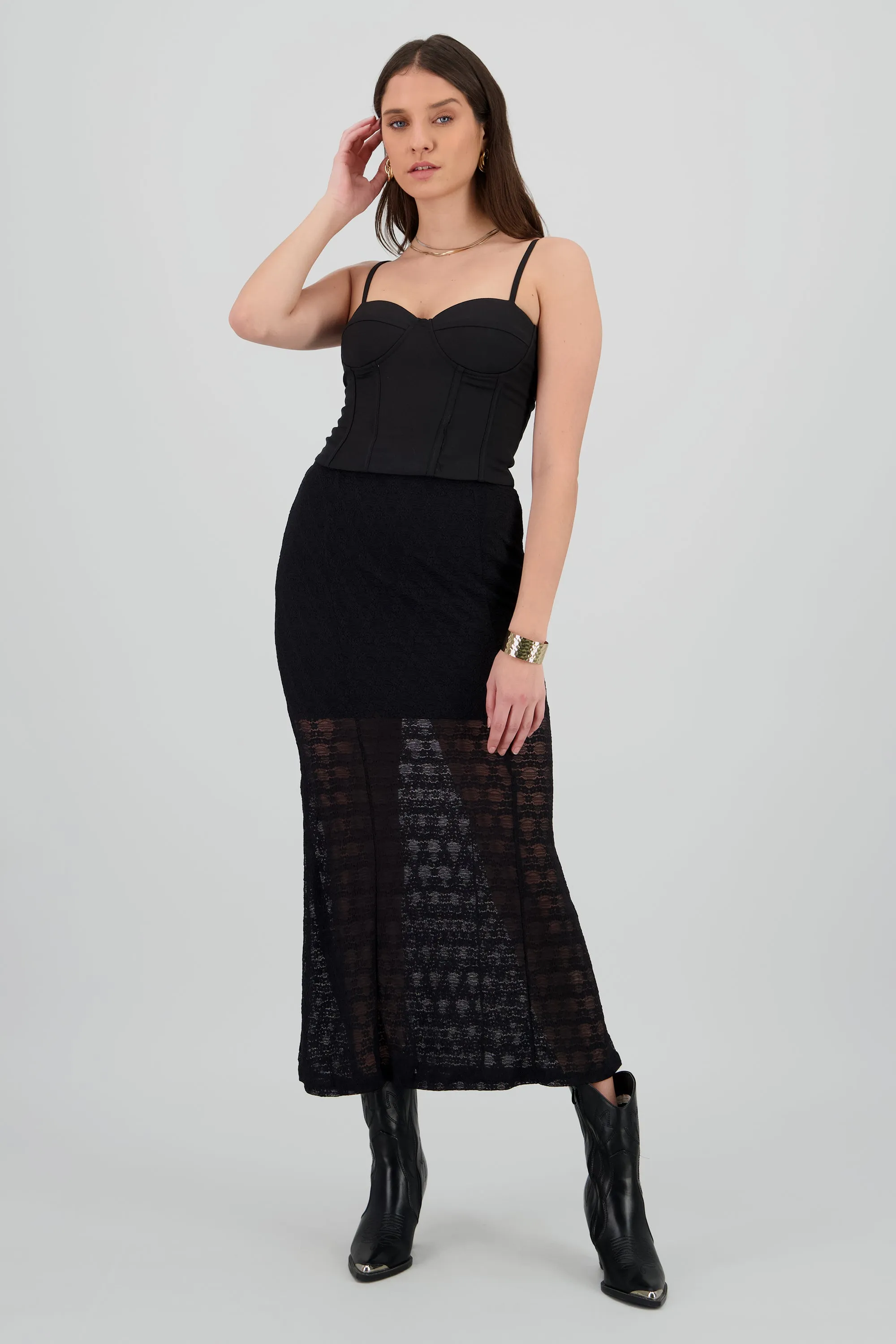 Falda maxi encaje sold by Shasa