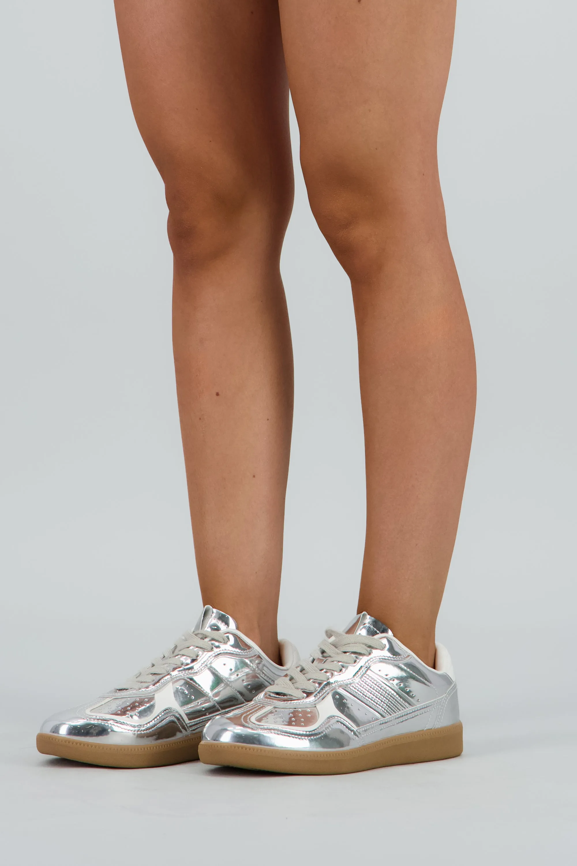 Tenis texturas cortes contrastes materiales sold by Shasa