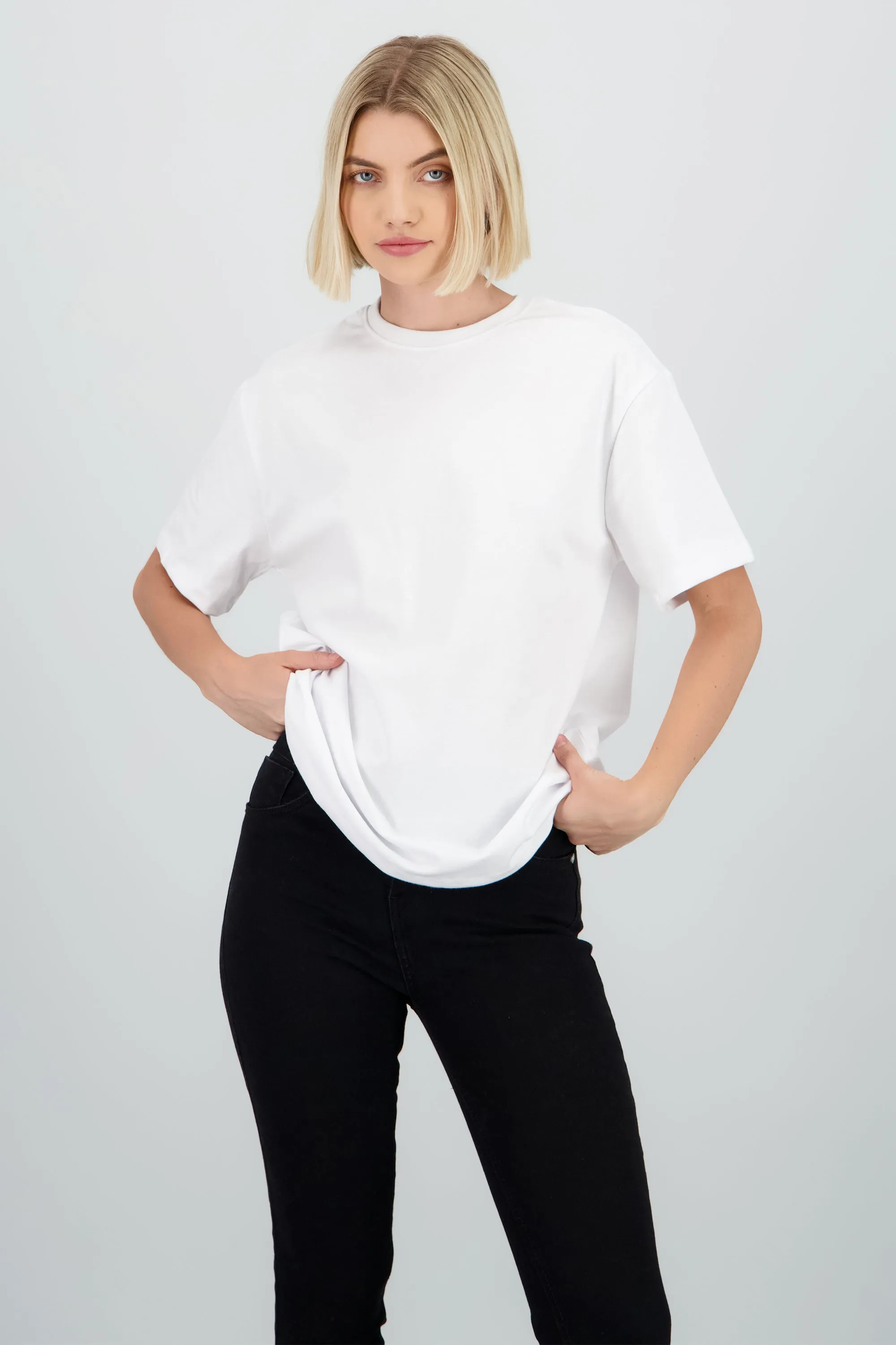 Playera oversize manga corta cuello redondo sold by Shasa