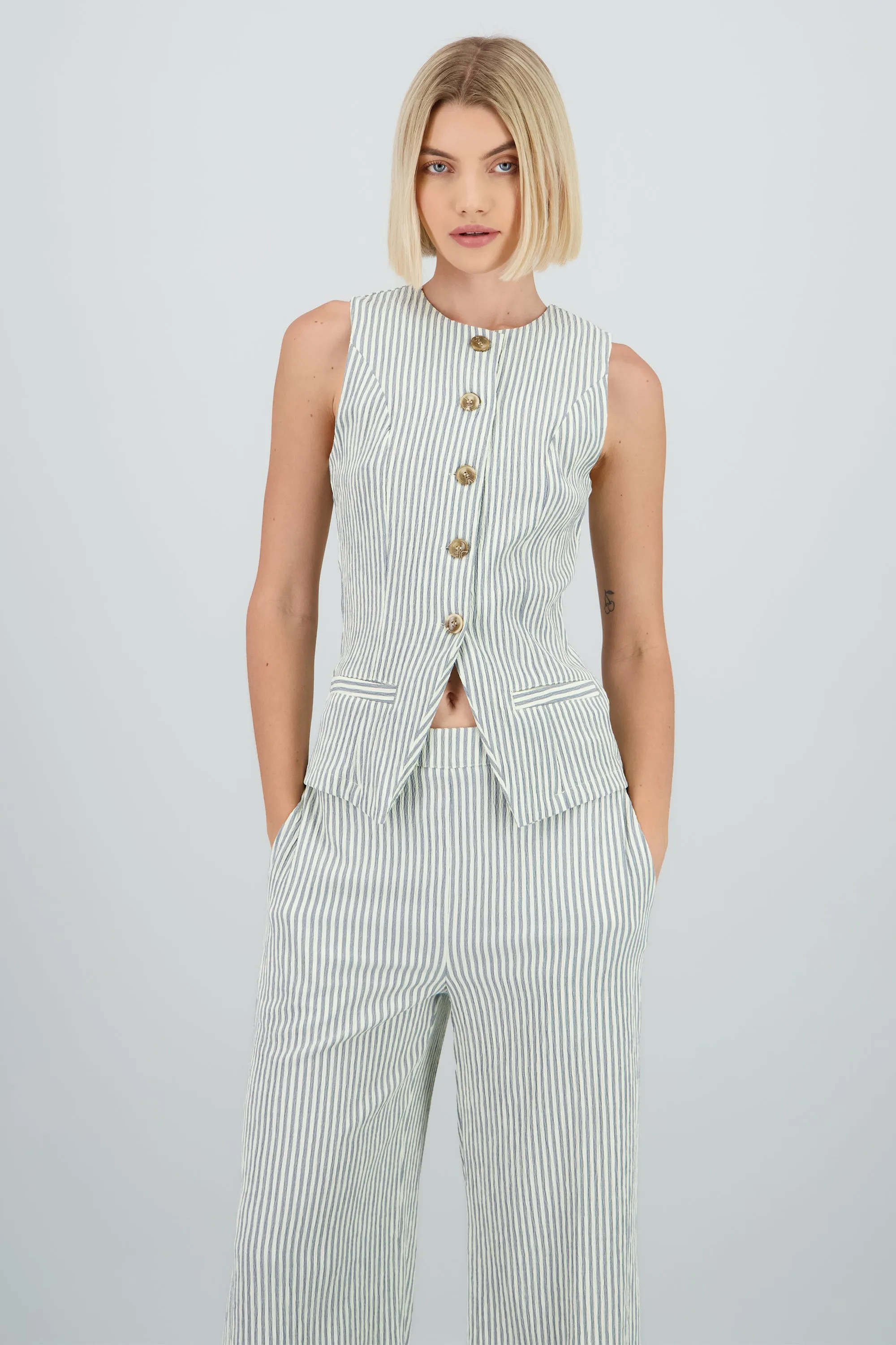 Chaleco largo sastre rayas sold by Shasa