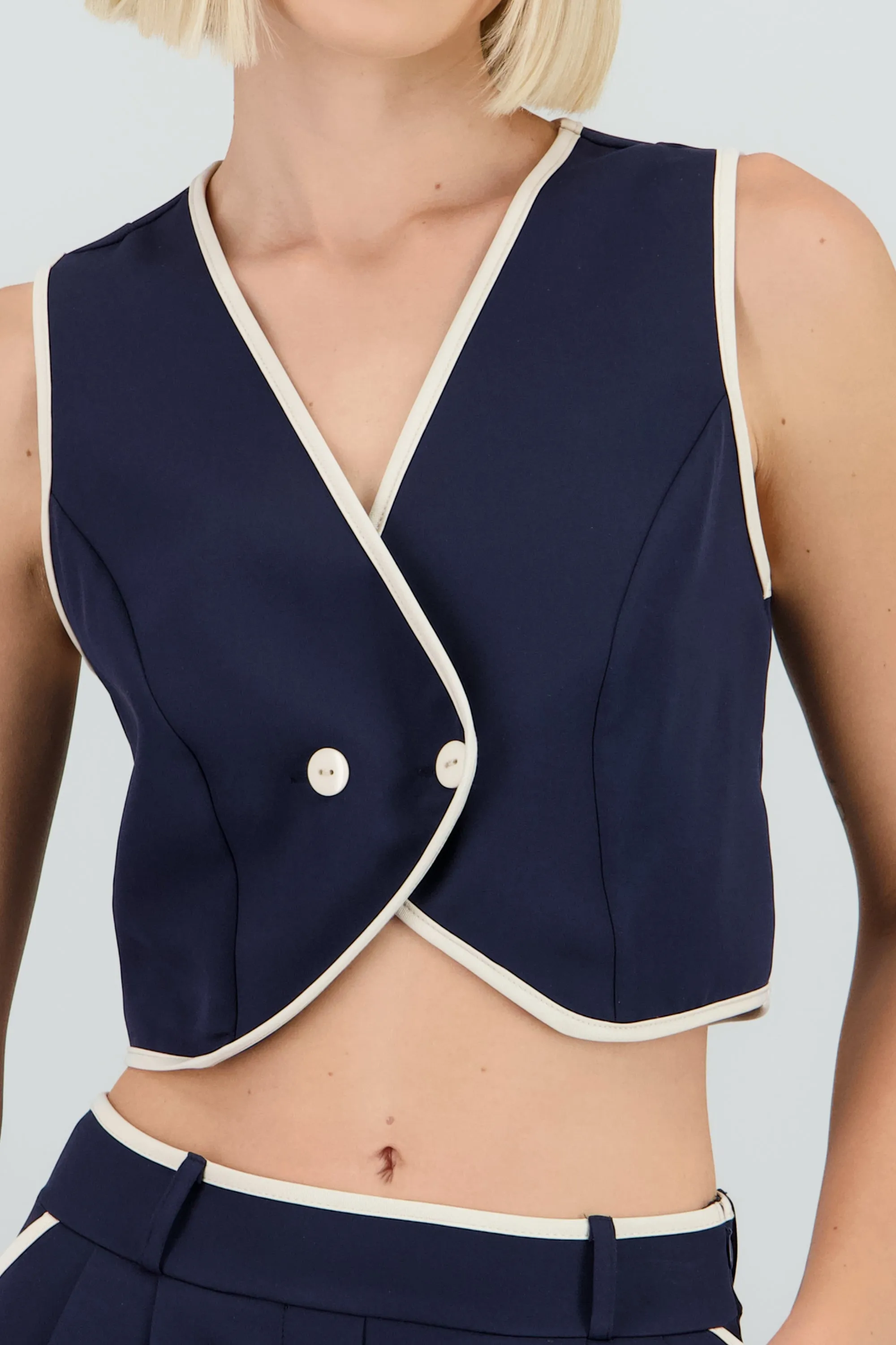 Chaleco detalle contraste cruzado 2 botones Hyp sold by Shasa product image thumbnail 5