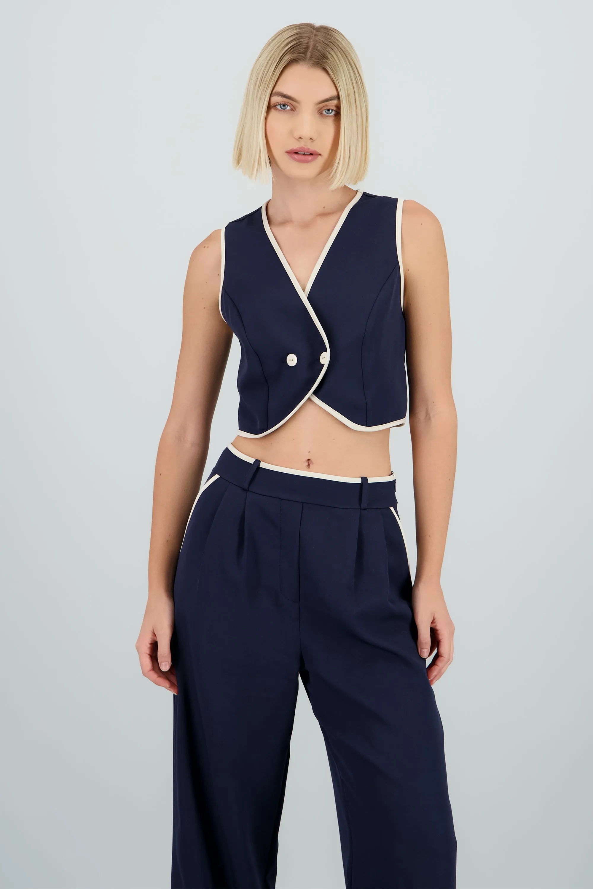 Chaleco detalle contraste cruzado 2 botones Hyp sold by Shasa product image thumbnail 2