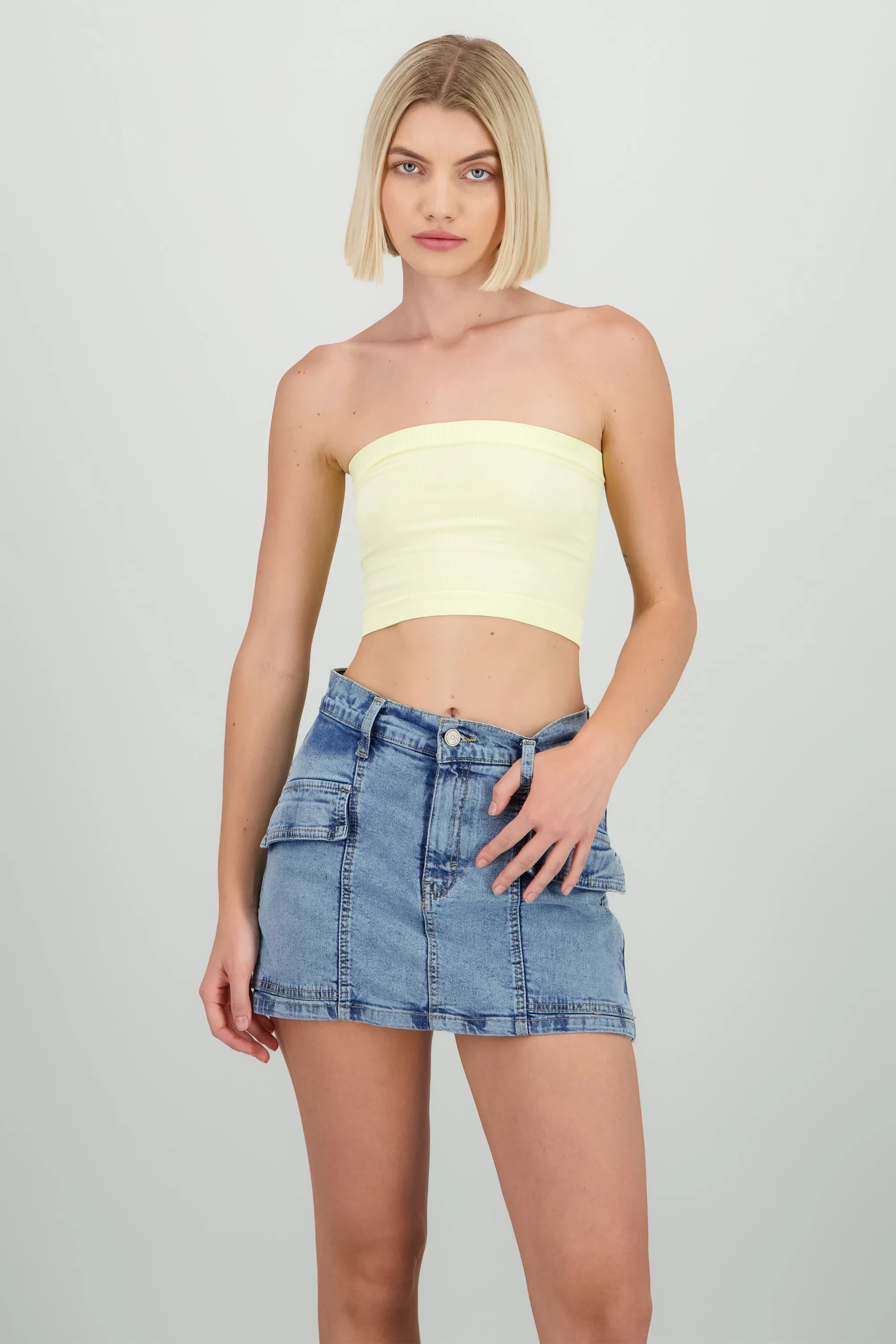 Top strapless liso sold by Shasa