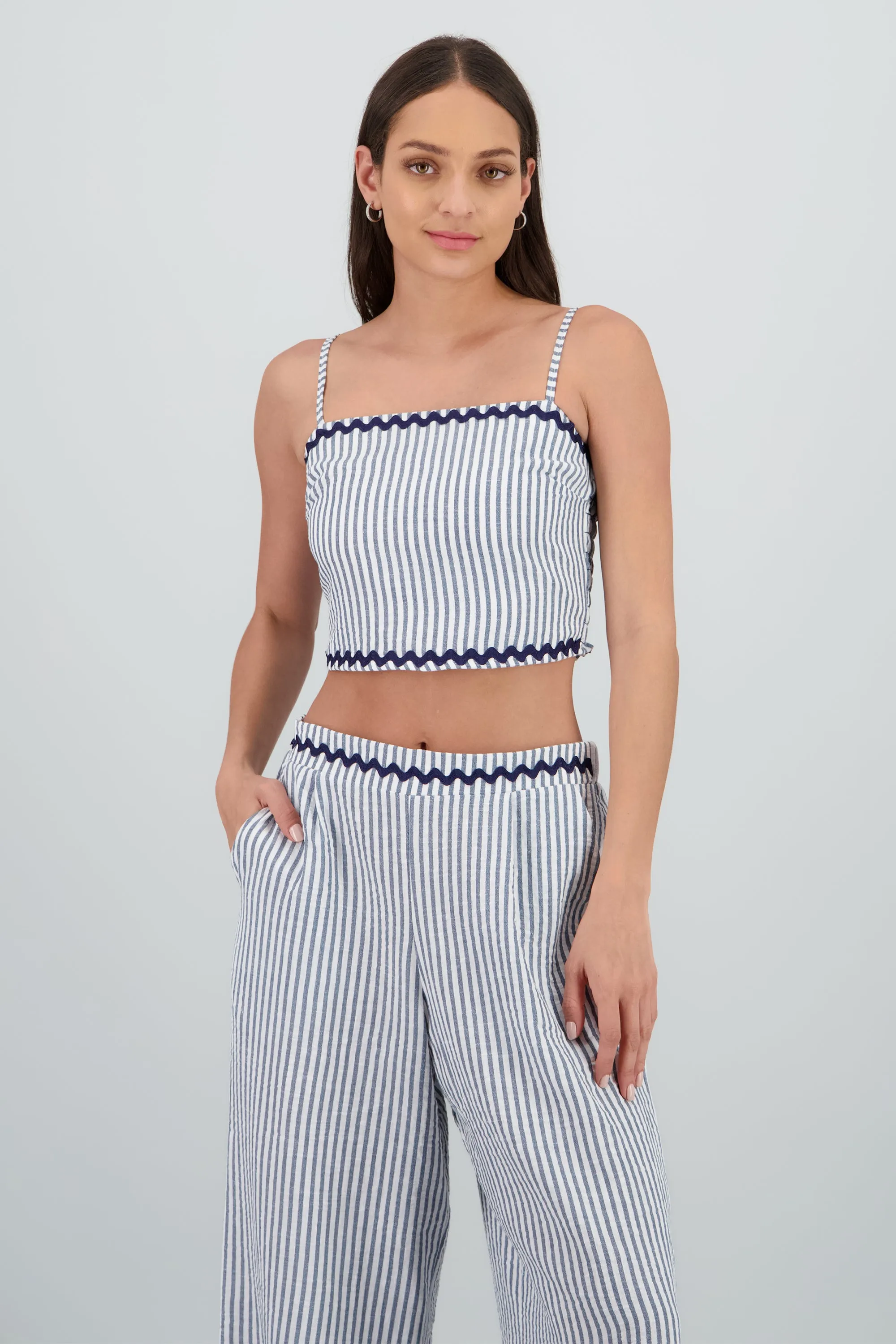 Top recto tirantes detalle bordado sold by Shasa