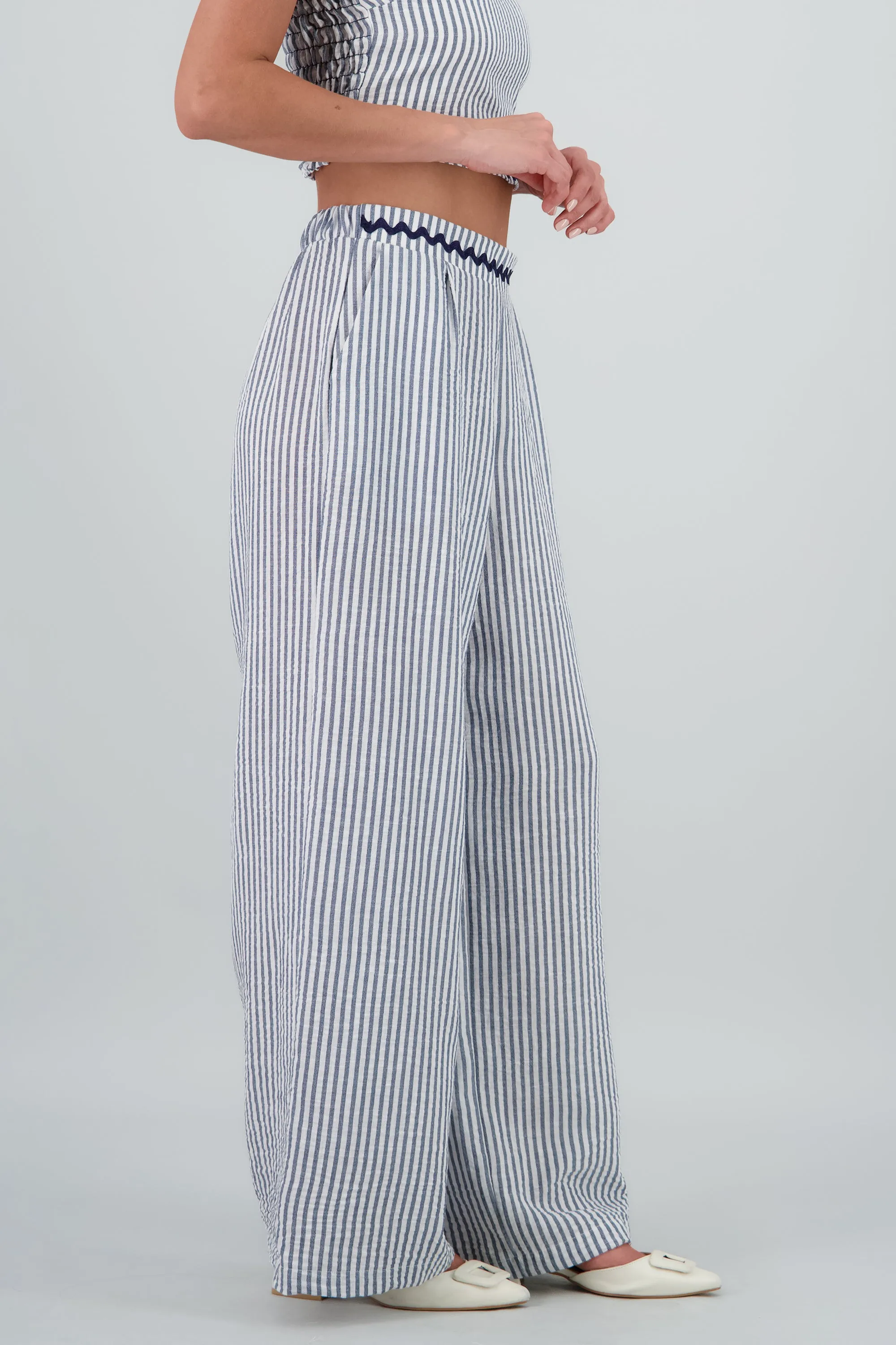 Pantalon amplio detalle bordado sold by Shasa product image thumbnail 3