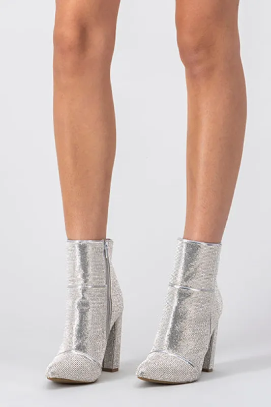 Botín puntal brillos sold by Shasa