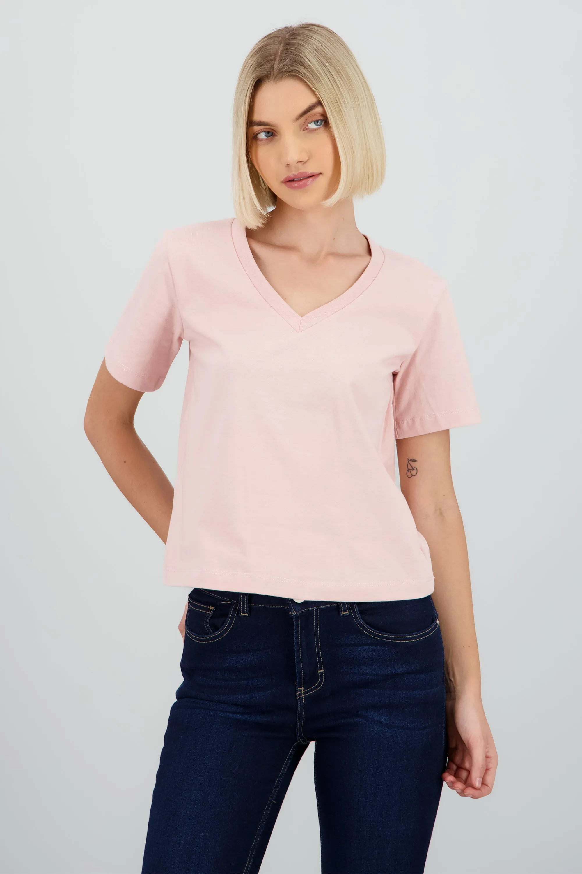 Playera cuello v manga corta lisa sold by Shasa