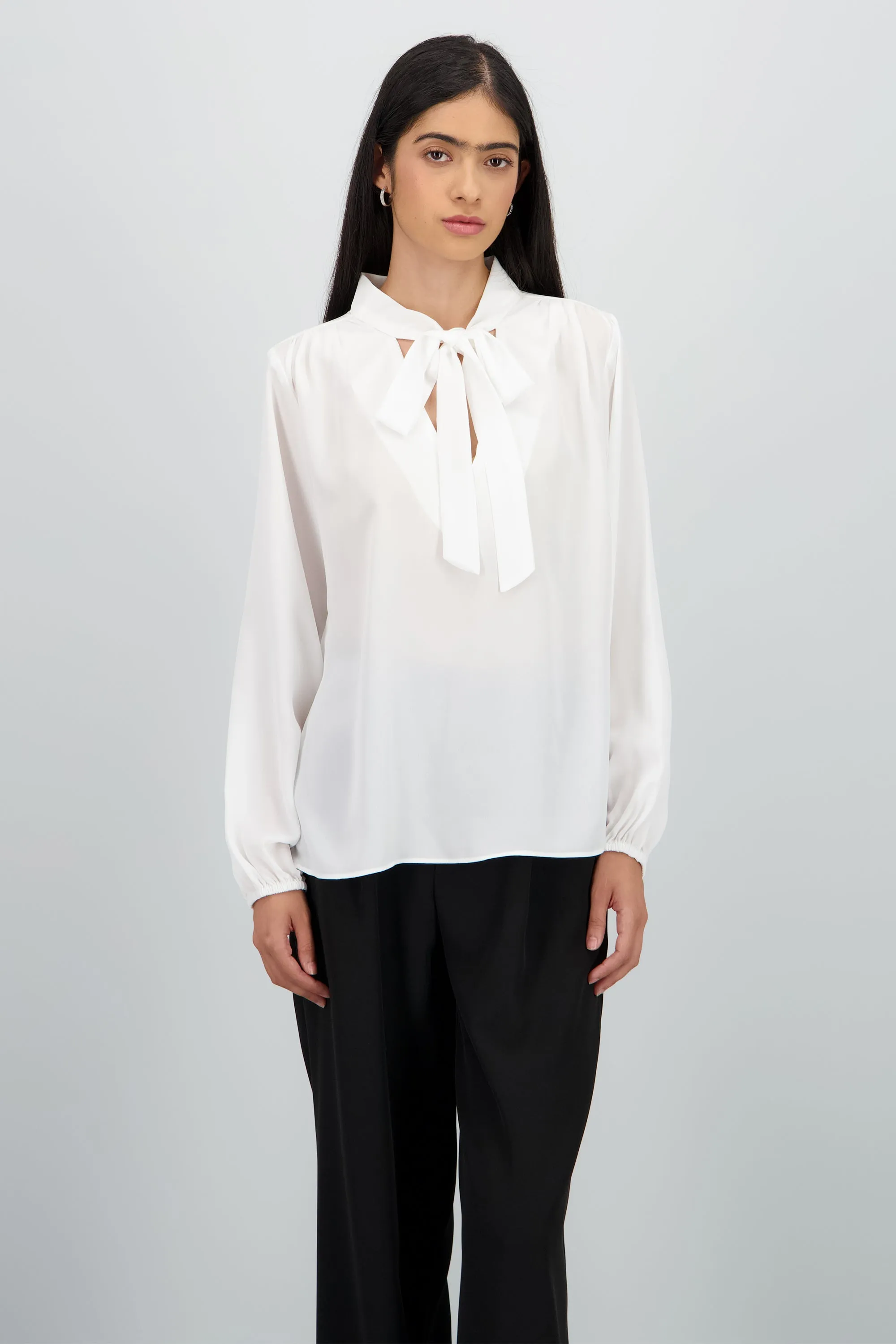 Blusa manga larga ligera bufanda sold by Shasa