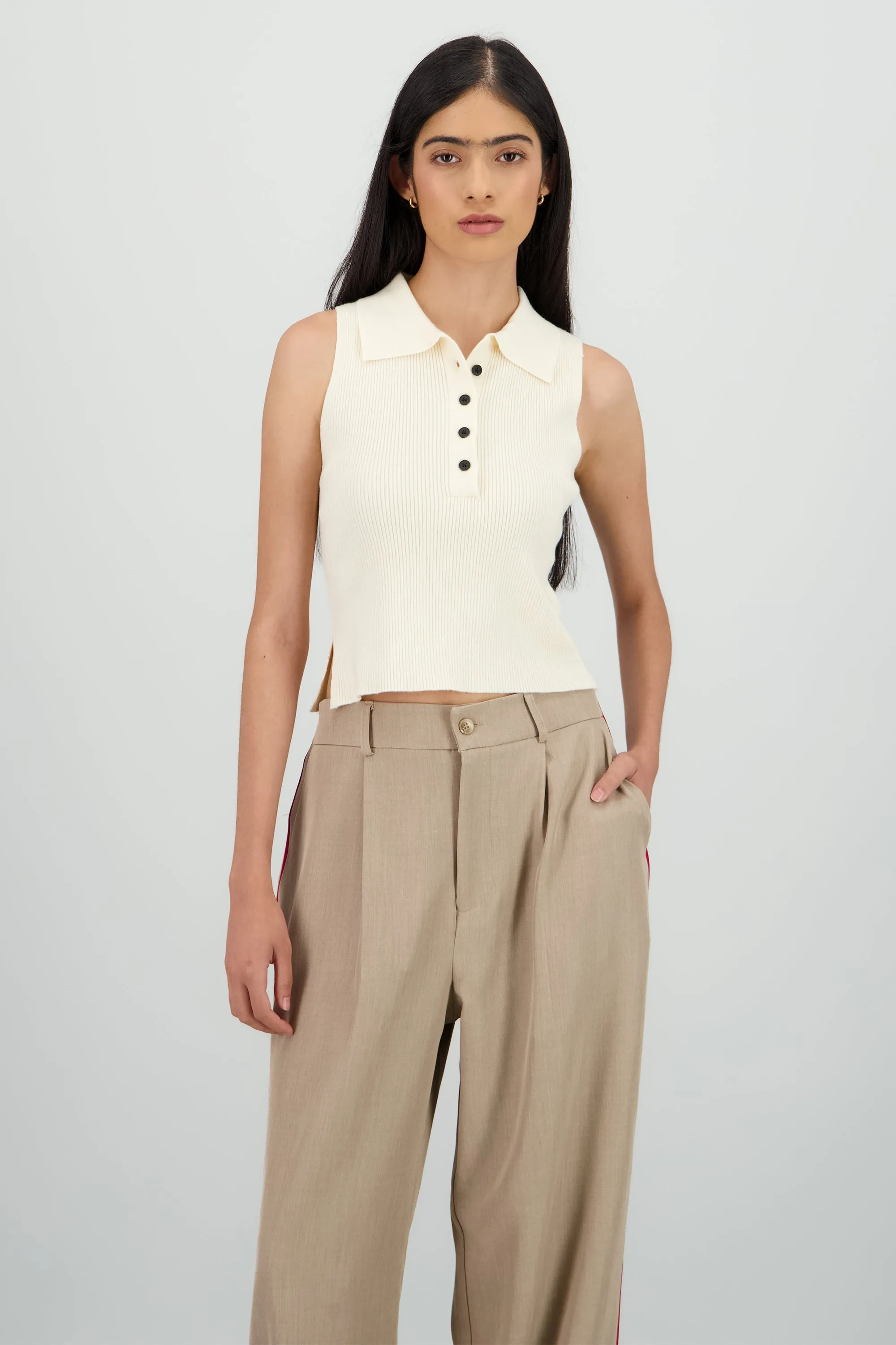 Top tejido cuello polo sin mangas sold by Shasa