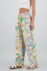 Pantalon amplio estampado sold by Shasa