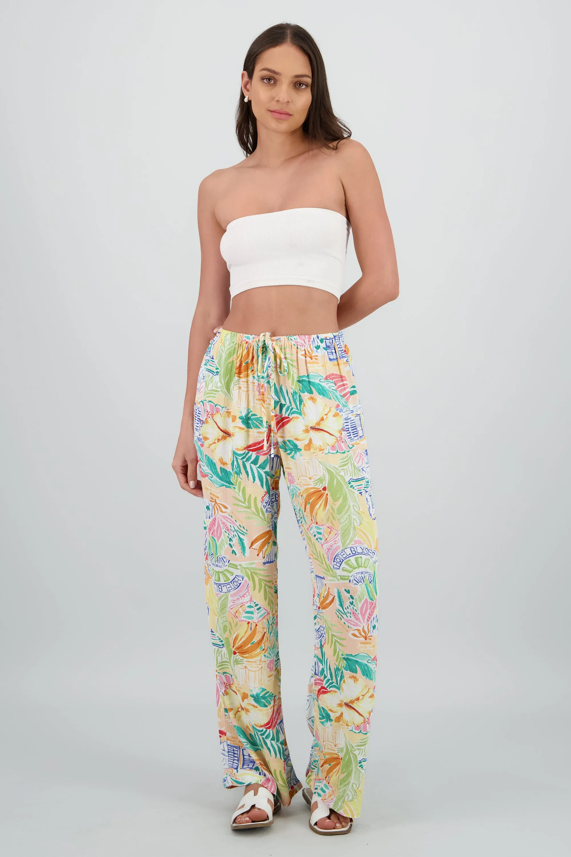 Pantalon amplio estampado sold by Shasa