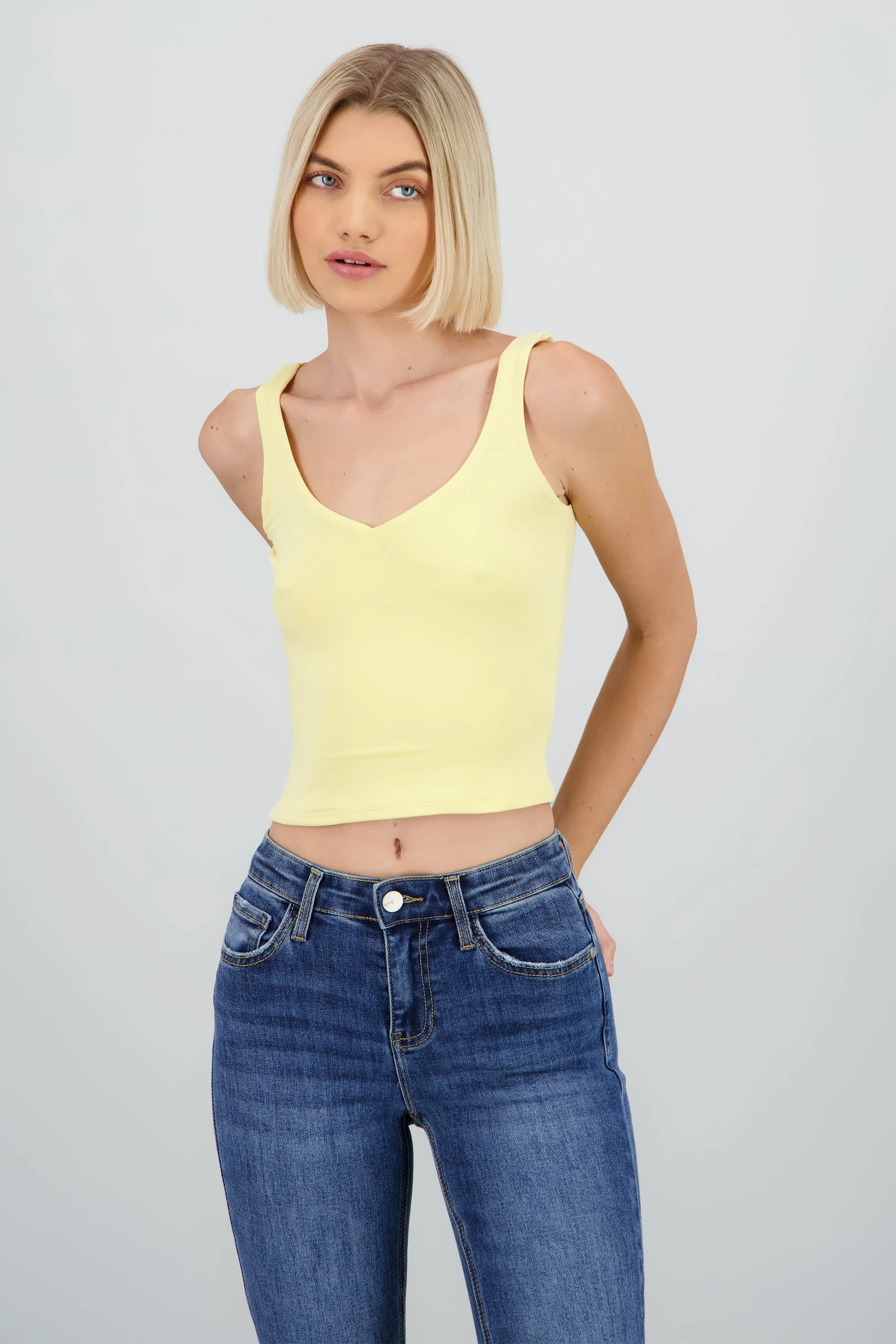 Top tirantes escote v forrado doble tela sold by Shasa