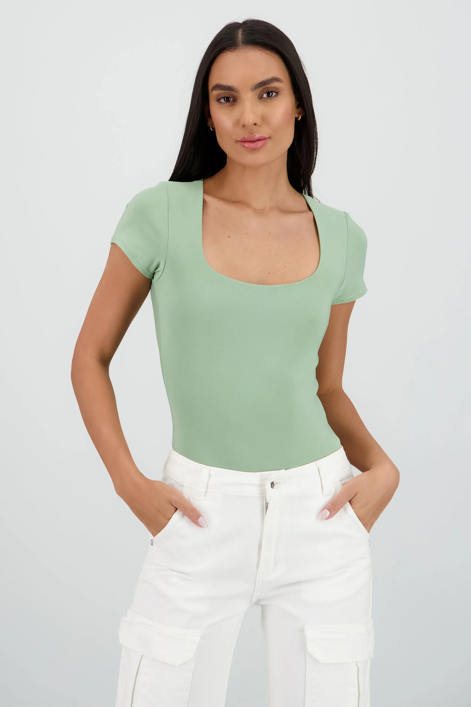 Body manga corta escote cuadrado sold by Shasa