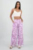 Pantalon wide leg satin estampado flores sold by Shasa