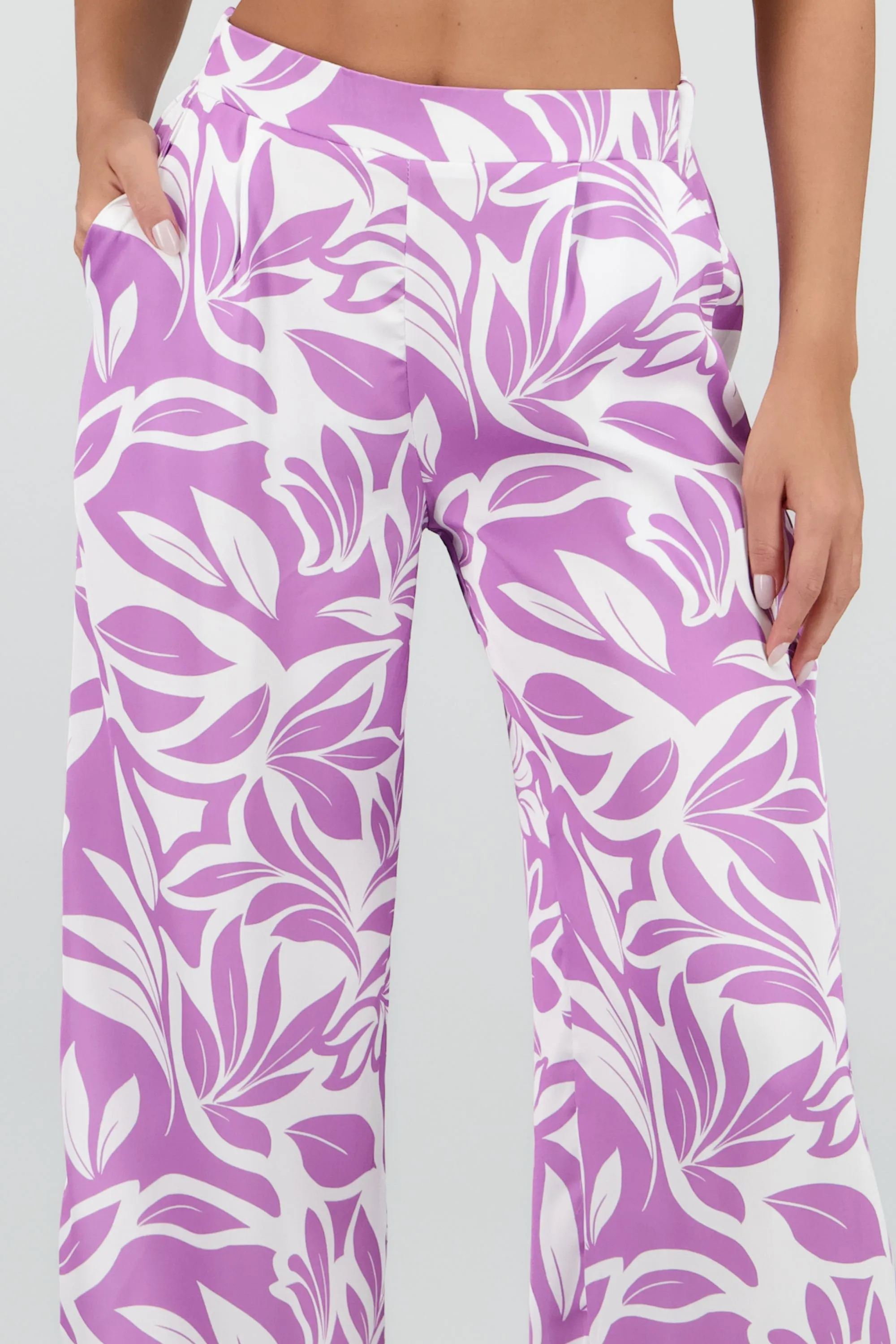 Pantalon wide leg satin estampado flores sold by Shasa product image thumbnail 5