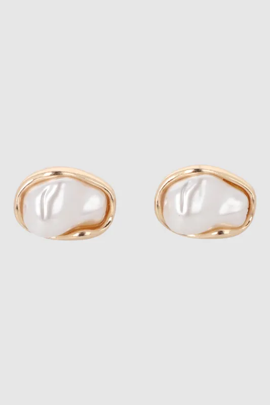 Aretes forma perla sold by Shasa