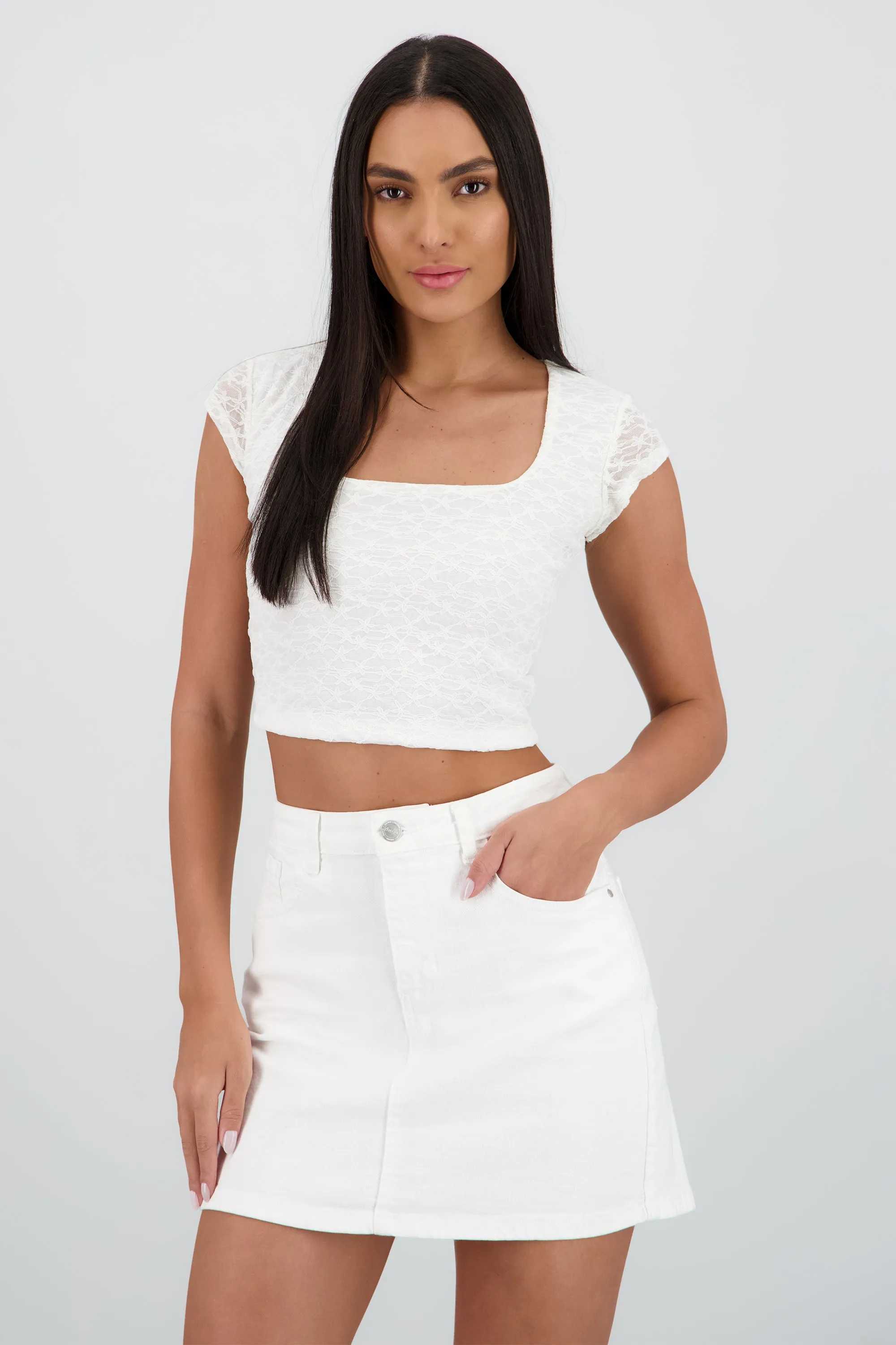 Top manga corta cuello cuadrado encaje sold by Shasa