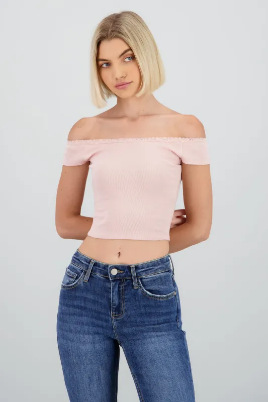 Top off shoulder con detalle en encaje sold by Shasa