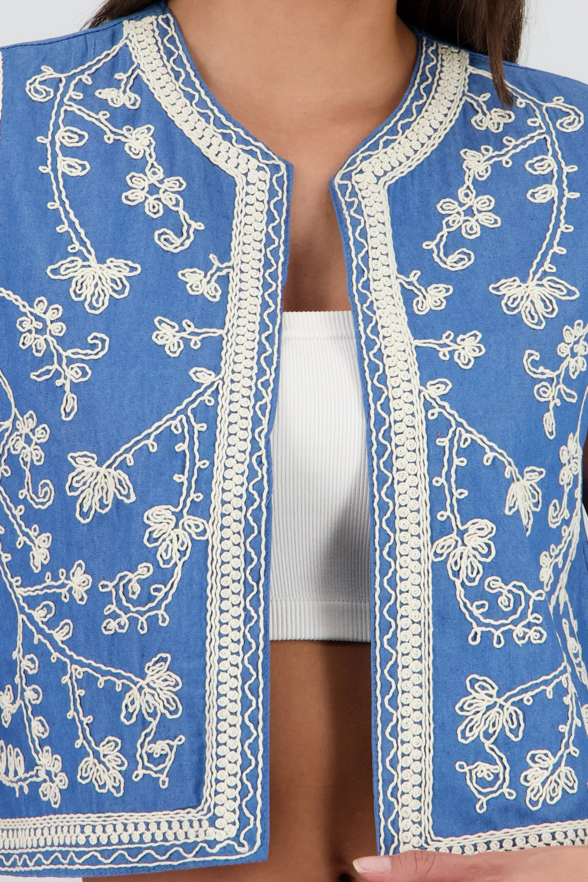 Chaleco bordado flores sold by Shasa product image thumbnail 5