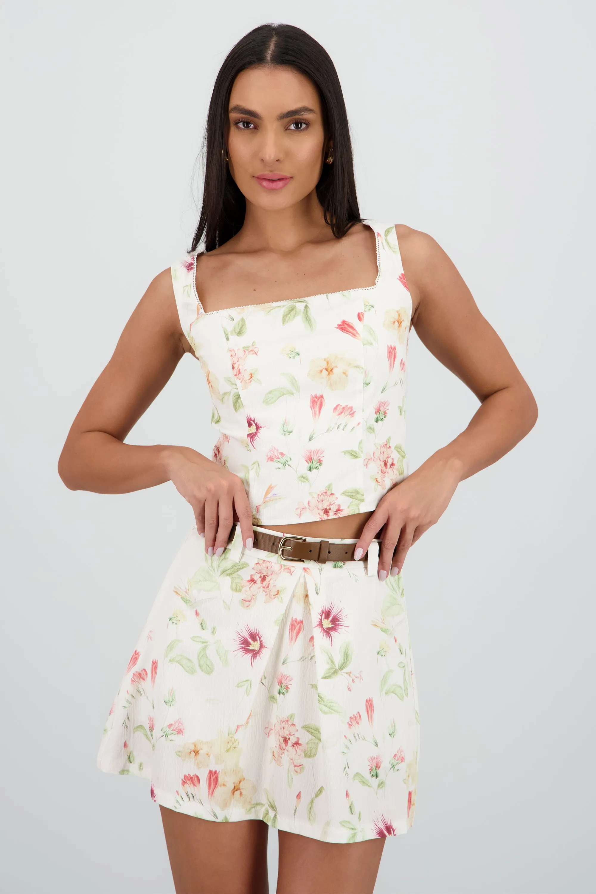 Top cuello cuadrado flores sold by Shasa