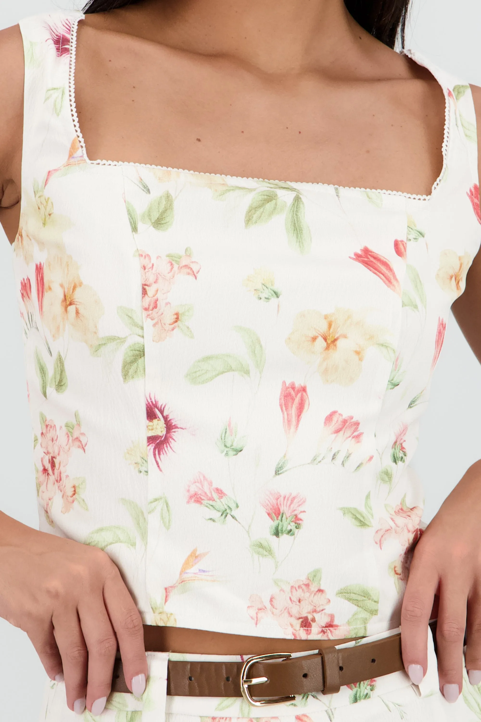 Top cuello cuadrado flores sold by Shasa product image thumbnail 5