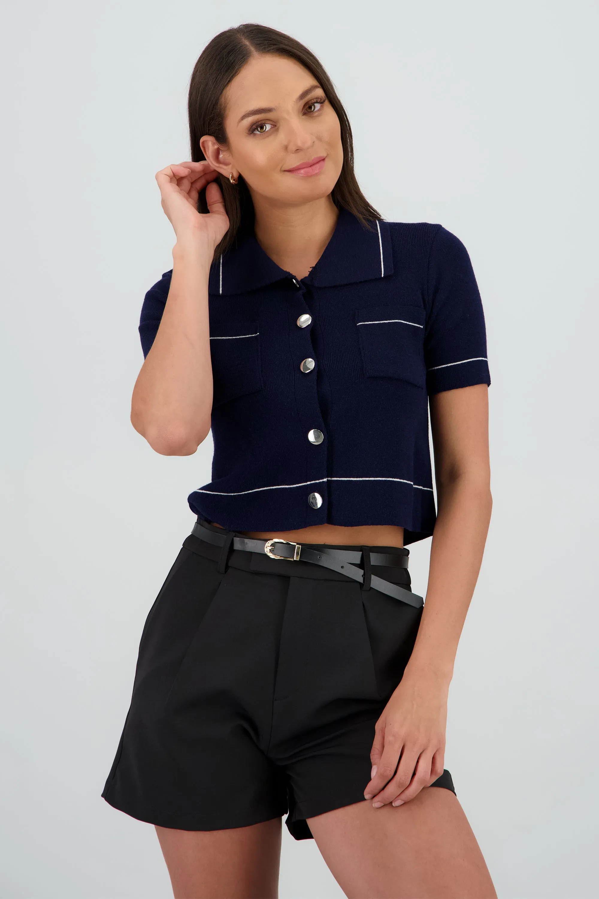 Top manga corta cuello camisero detalle linea sold by Shasa