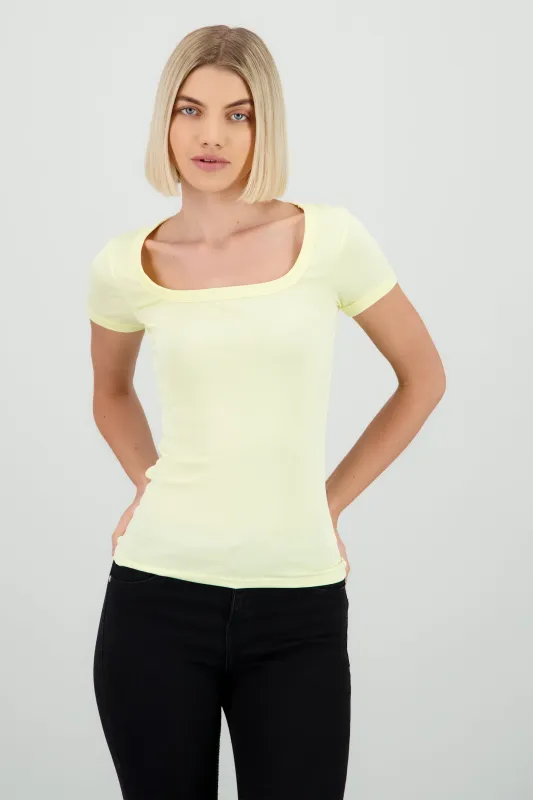 Top basico escote cuadrado sold by Shasa