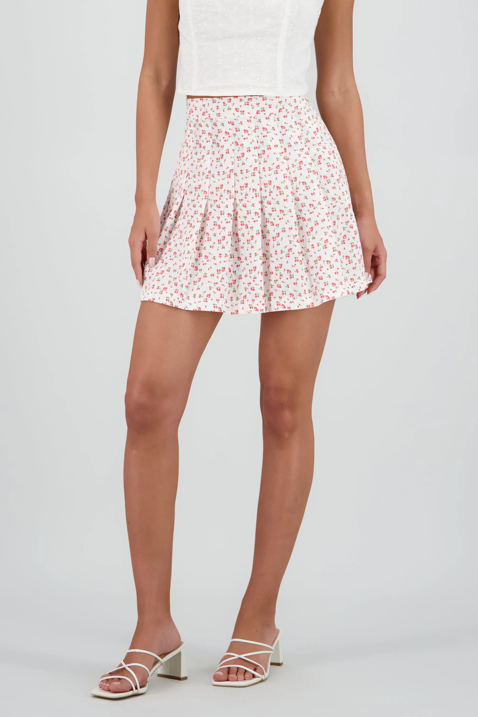 Falda mini tableada estampado mini flores sold by Shasa product image thumbnail 2