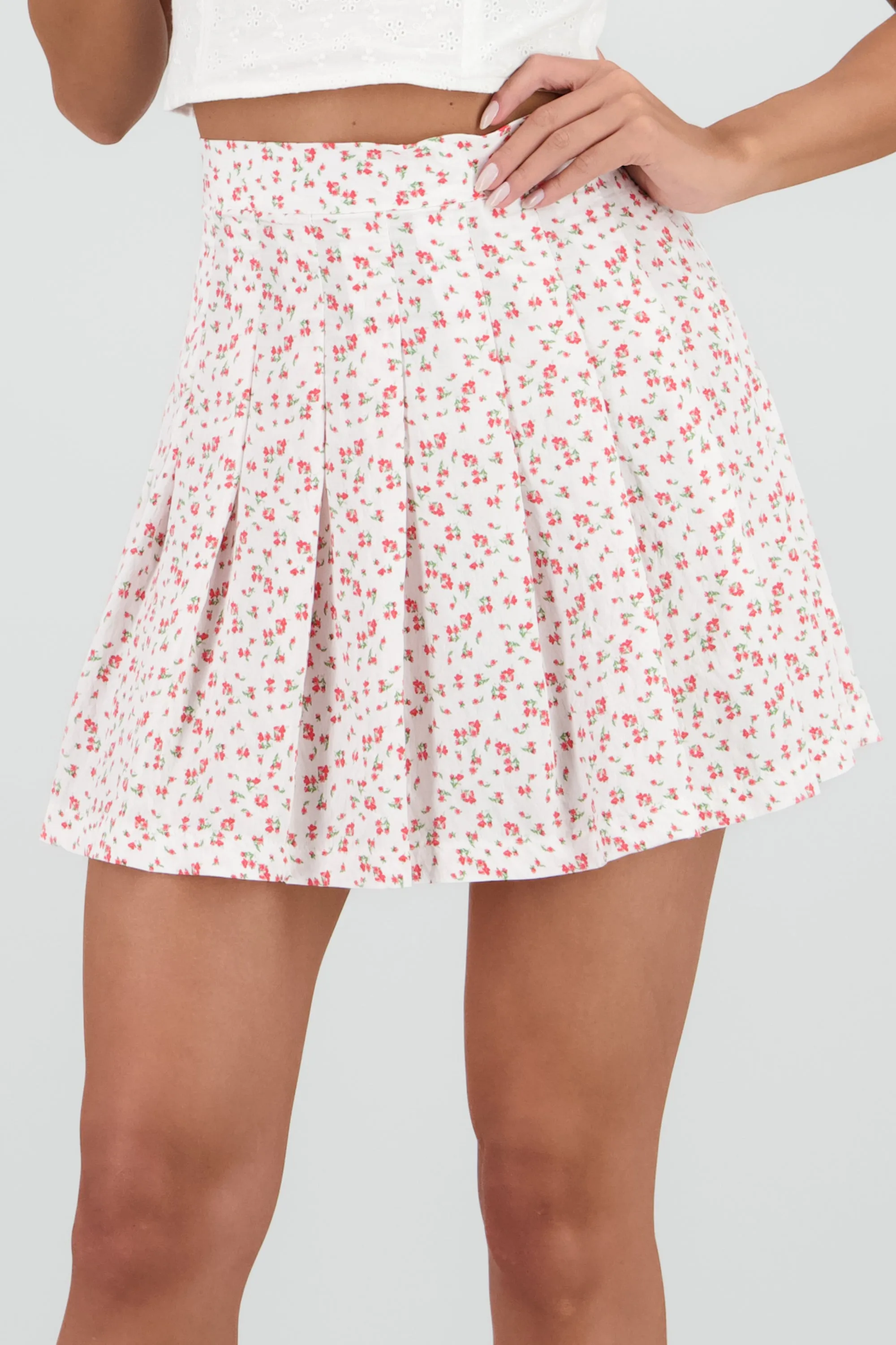 Falda mini tableada estampado mini flores sold by Shasa product image thumbnail 5