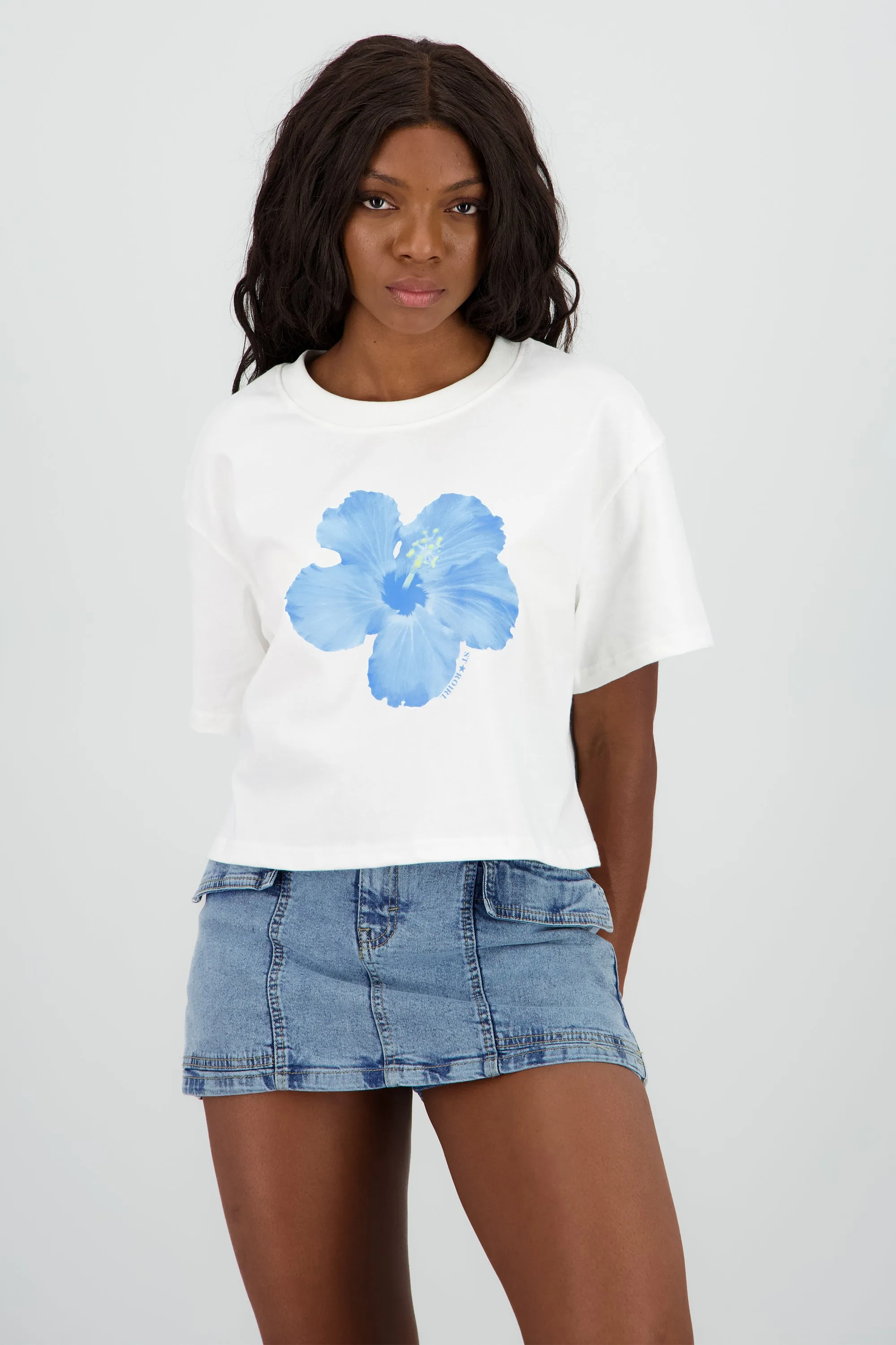 Playera manga corta estampado flor sold by Shasa