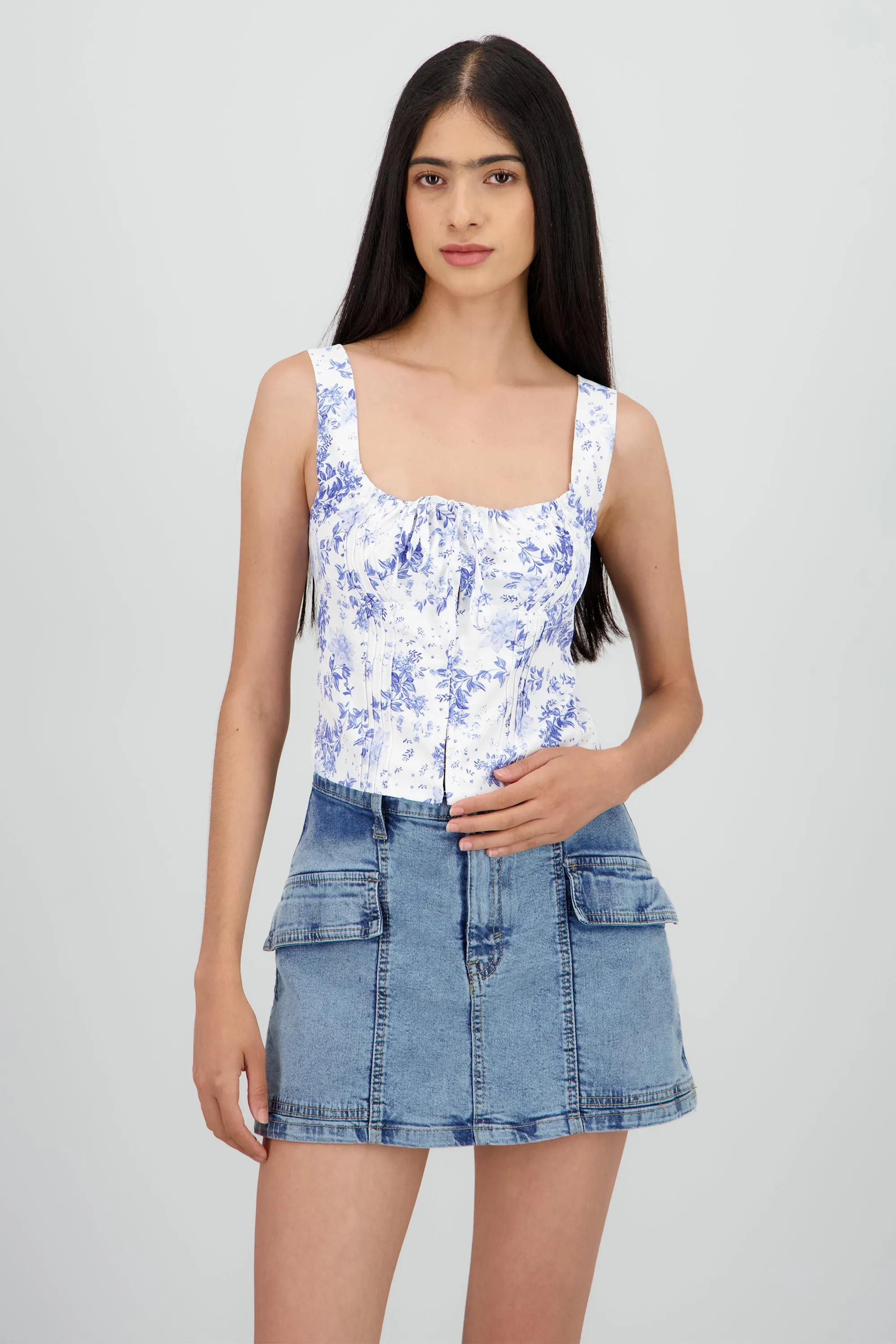 Blusa sin manga corte romantico sold by Shasa