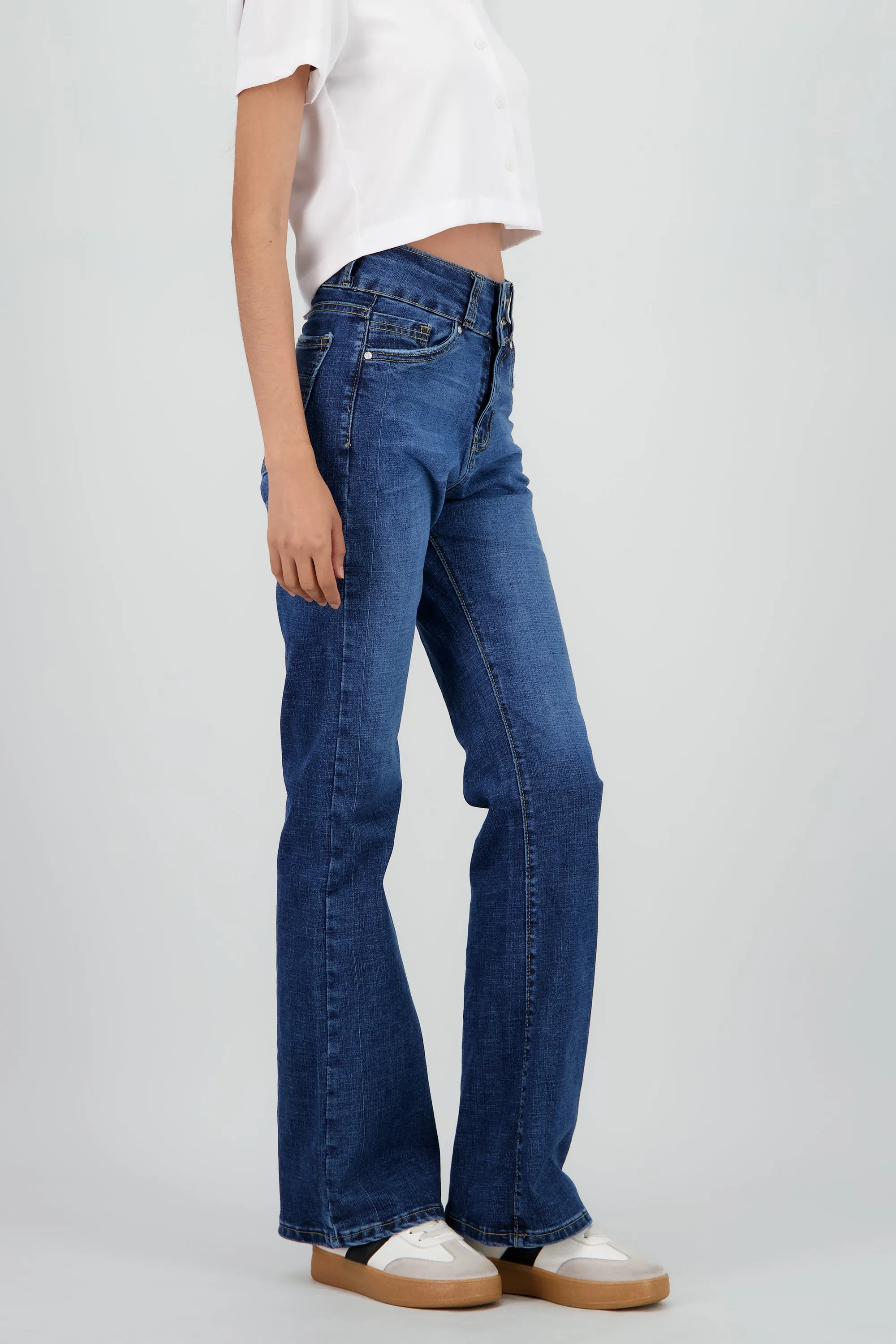 Jeans flare corte básico sold by Shasa product image thumbnail 3