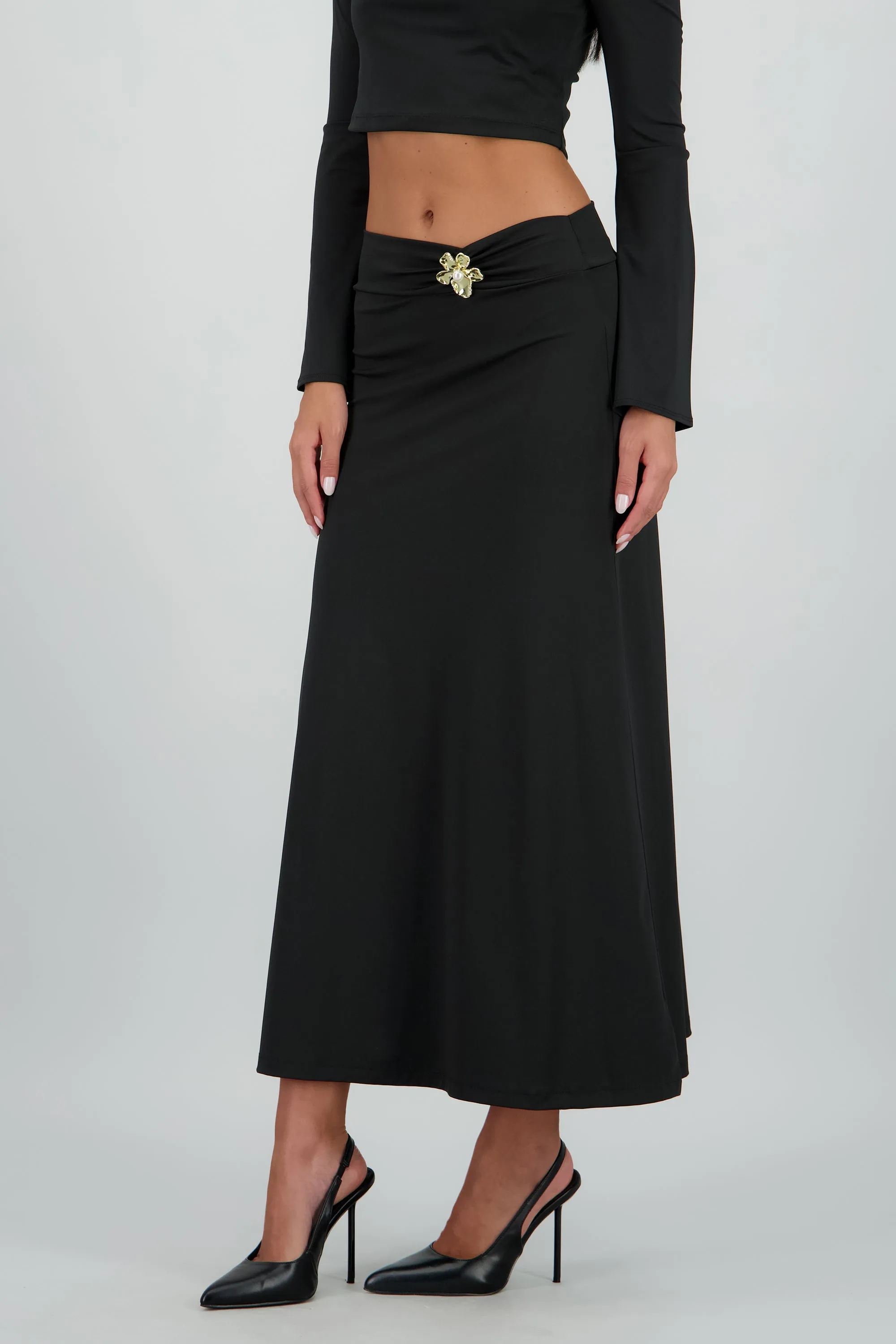 Falda maxi detalle flor sold by Shasa product image thumbnail 3