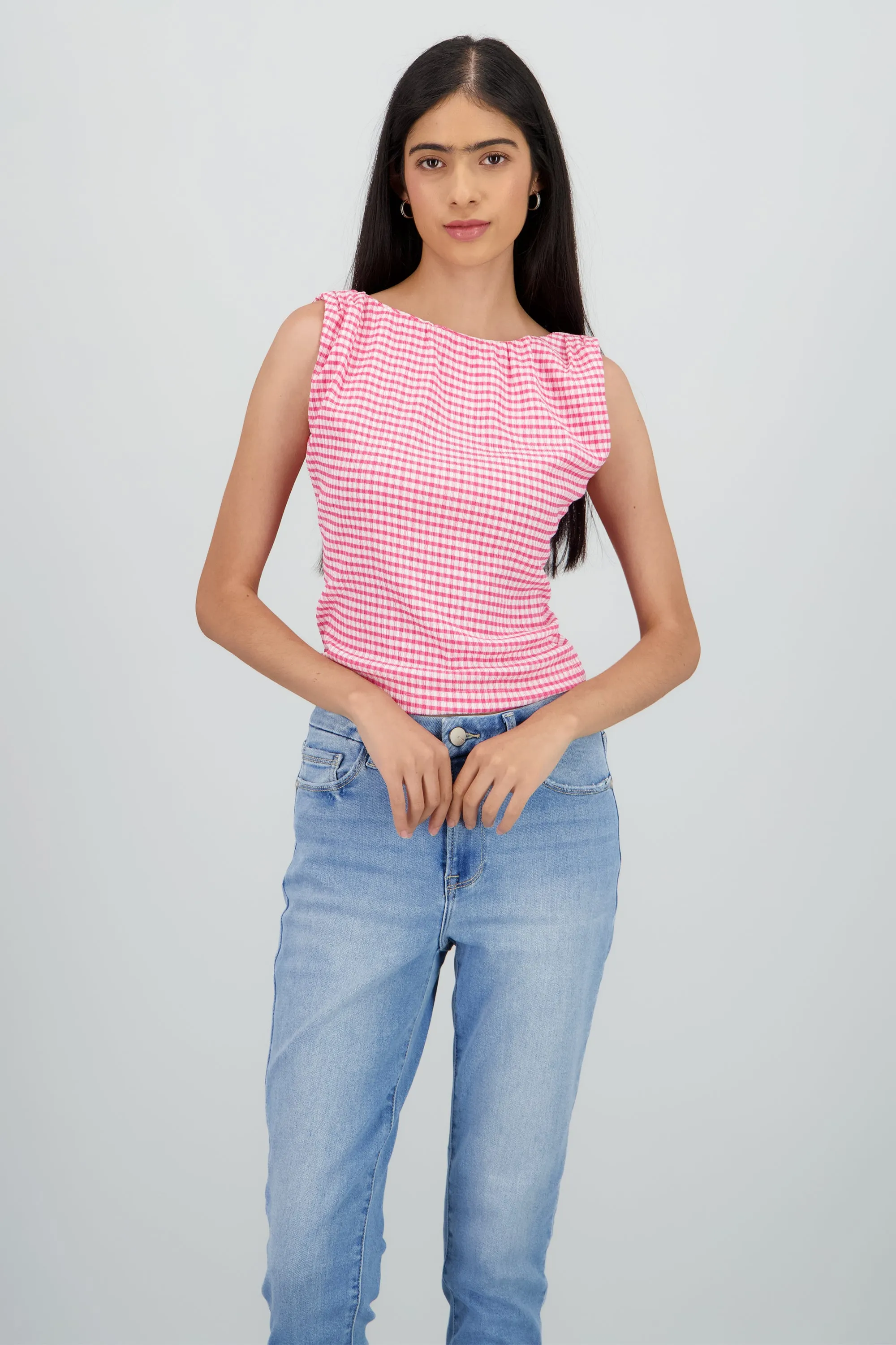 Top sin manga detalle espalda descubierta moño sold by Shasa