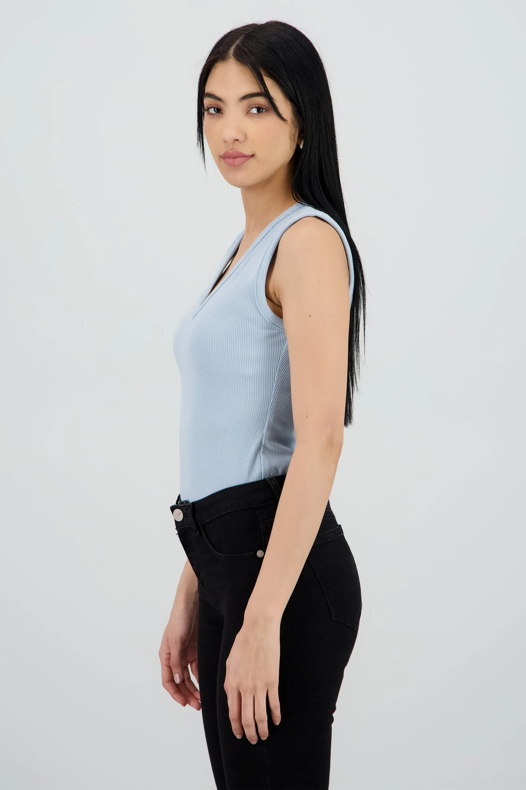 Bodysuit sin manga cuello v rib sold by Shasa product image thumbnail 3