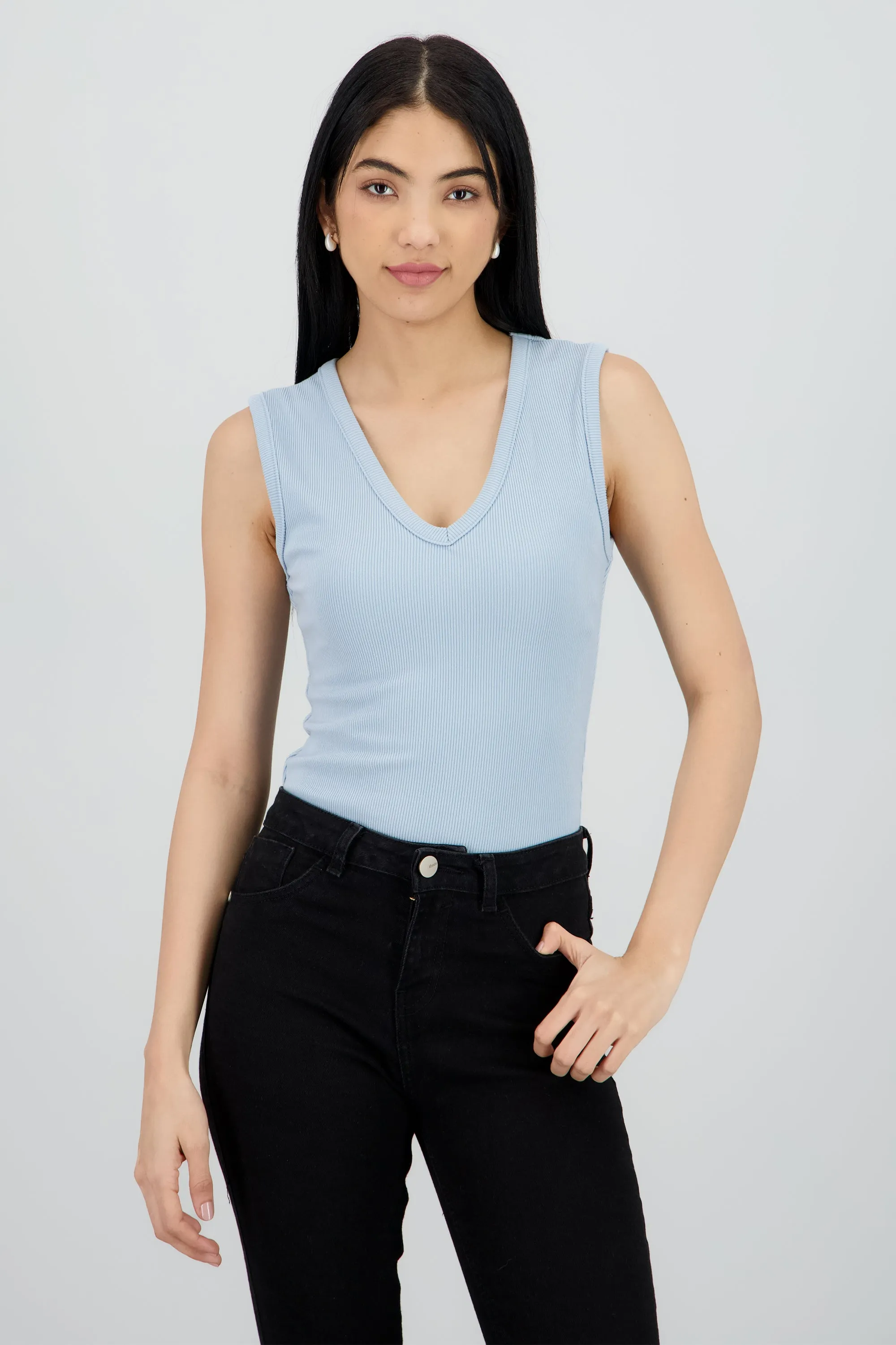 Bodysuit sin manga cuello v rib sold by Shasa