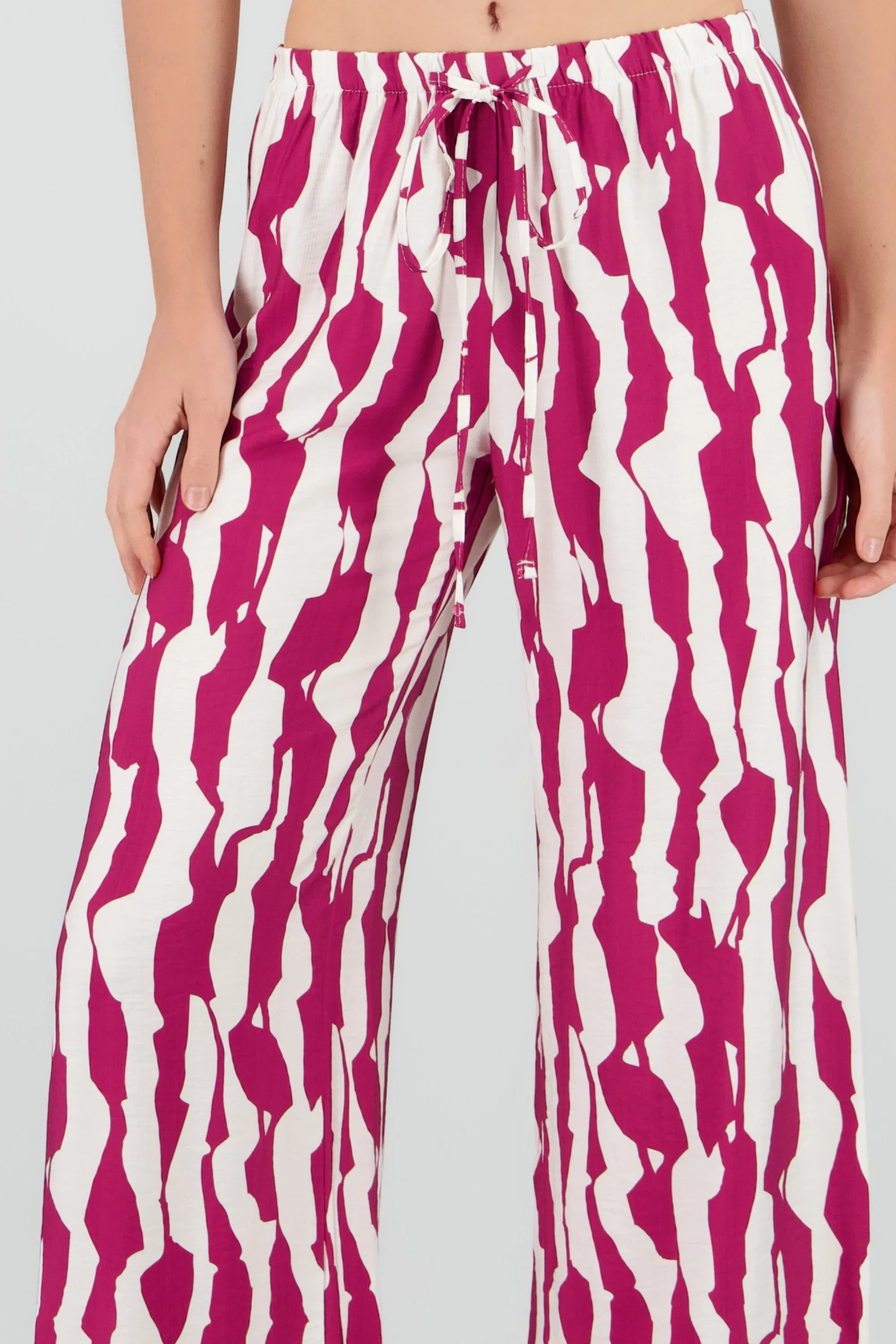 Pantalon estampado grecas fluido sold by Shasa product image thumbnail 5