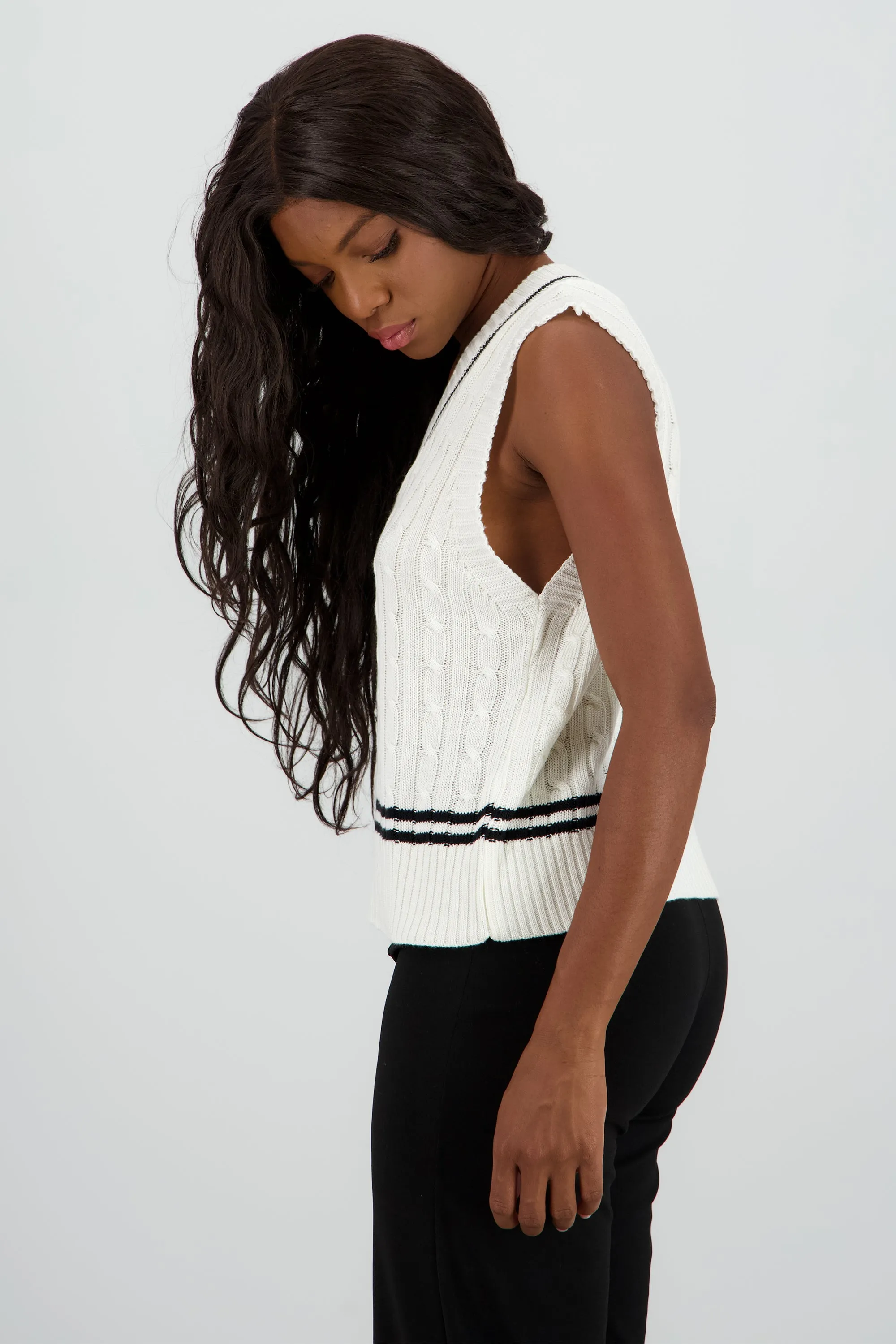 Chaleco cuello v contraste sold by Shasa product image thumbnail 3