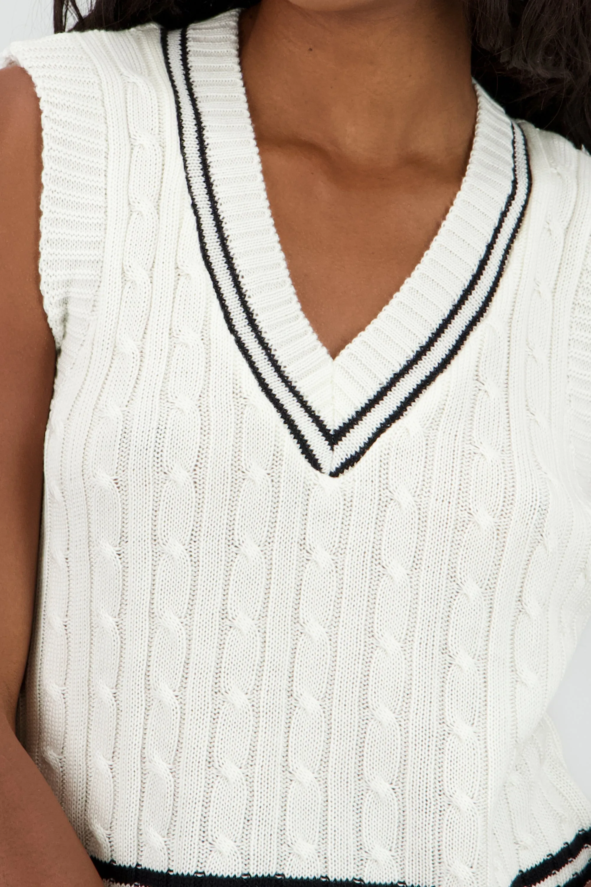 Chaleco cuello v contraste sold by Shasa product image thumbnail 5