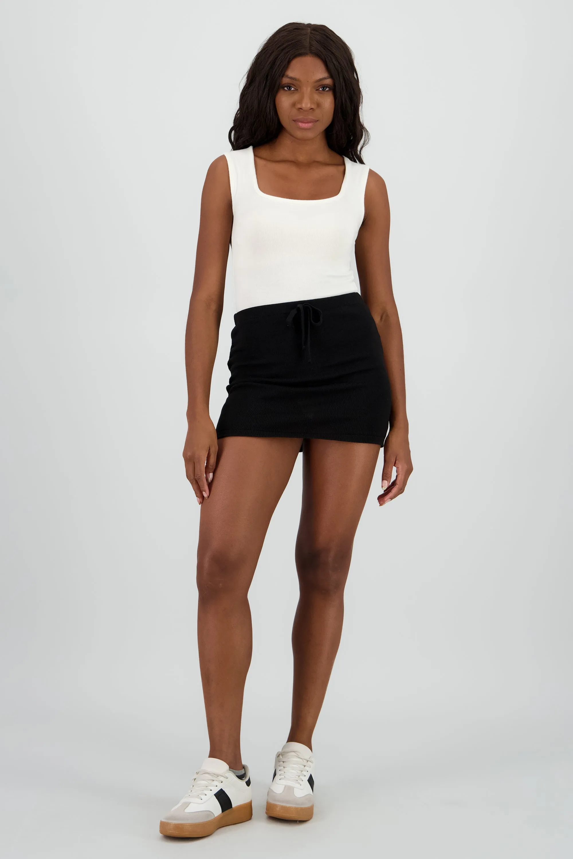 Falda mini jareta sold by Shasa