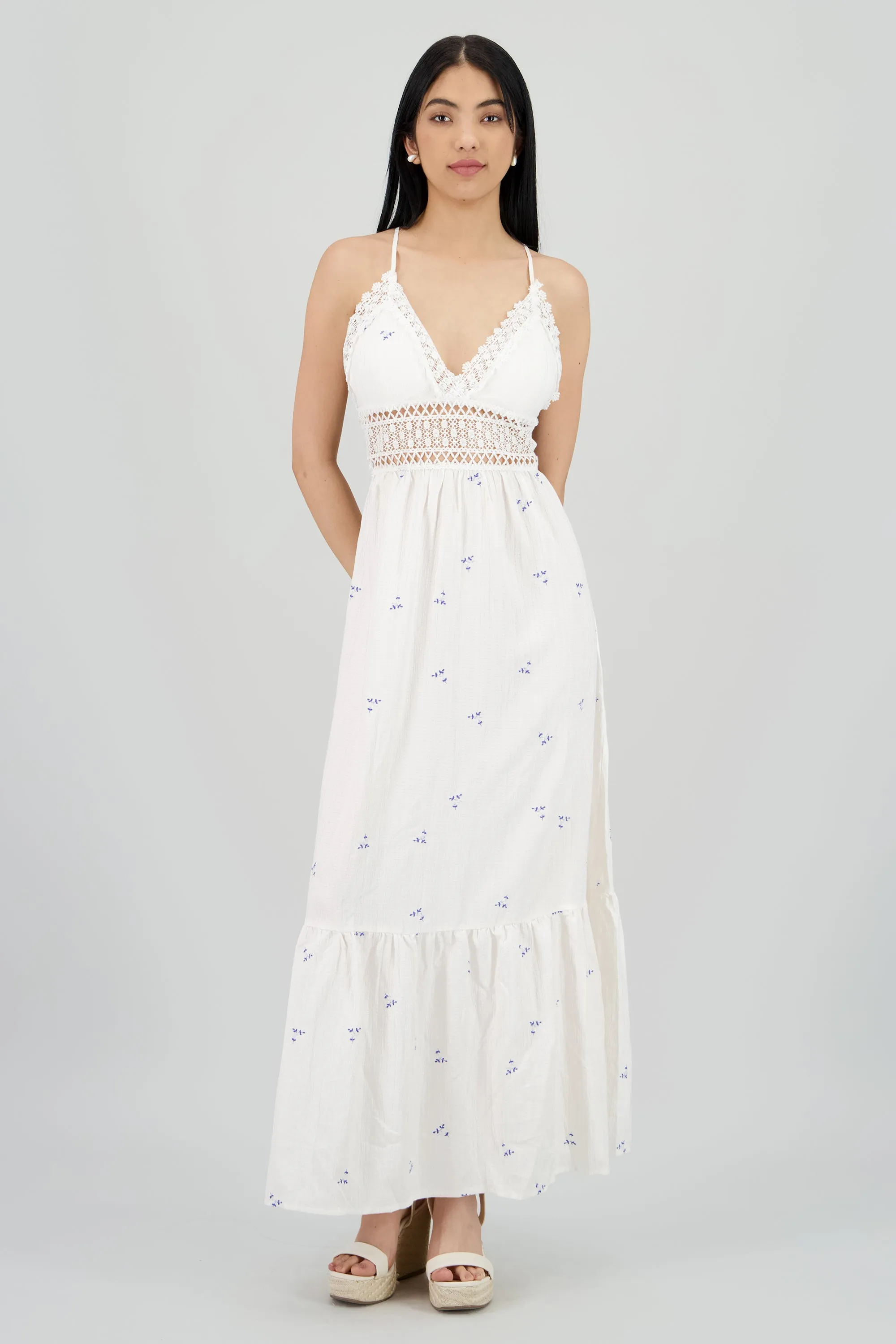 Vestido maxi con bordado de flores y crochet sold by Shasa