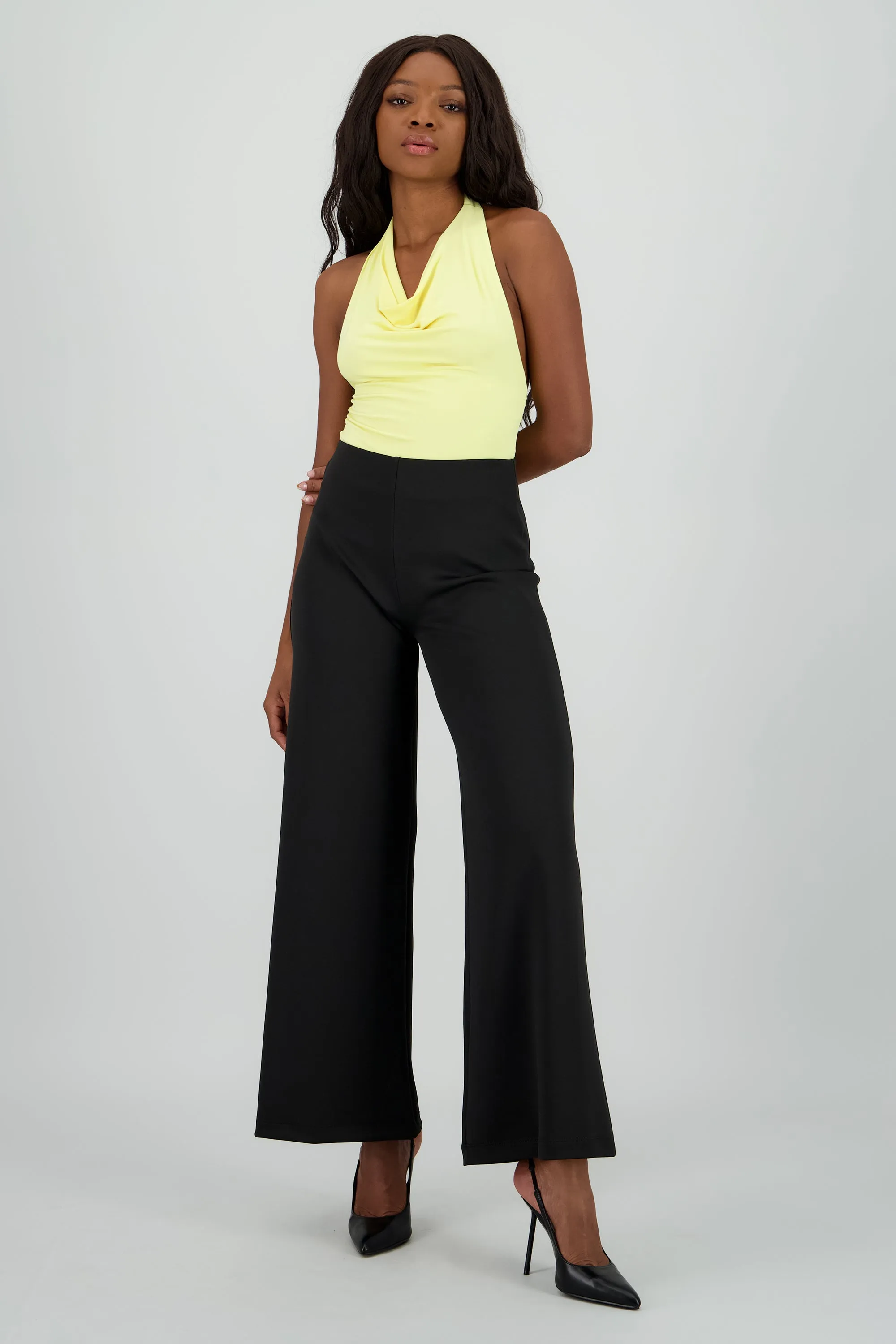 Pantalon liso wide leg sold by Shasa