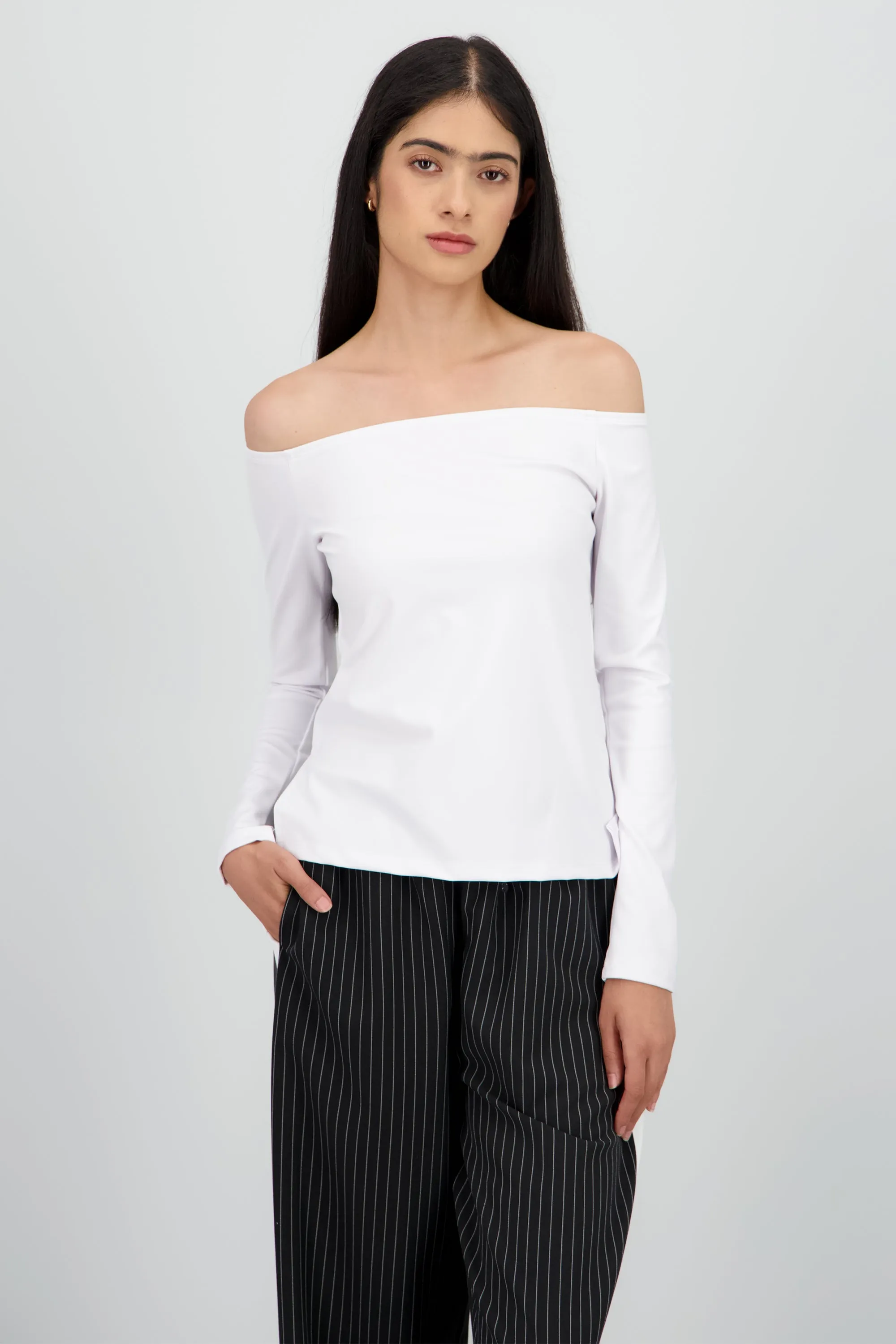 Top manga larga off shoulder liso sold by Shasa