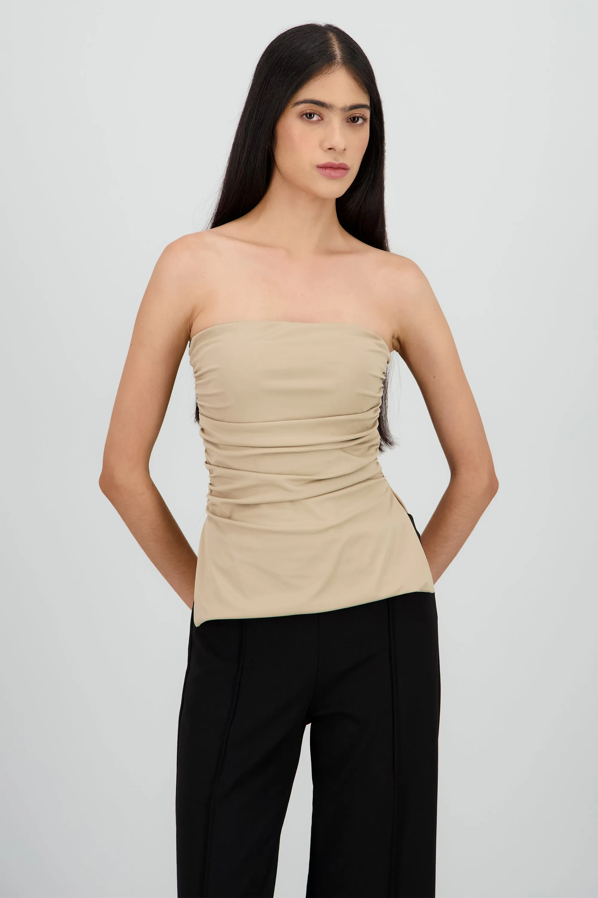 Top tubo drapeado con aberturas en costados sold by Shasa