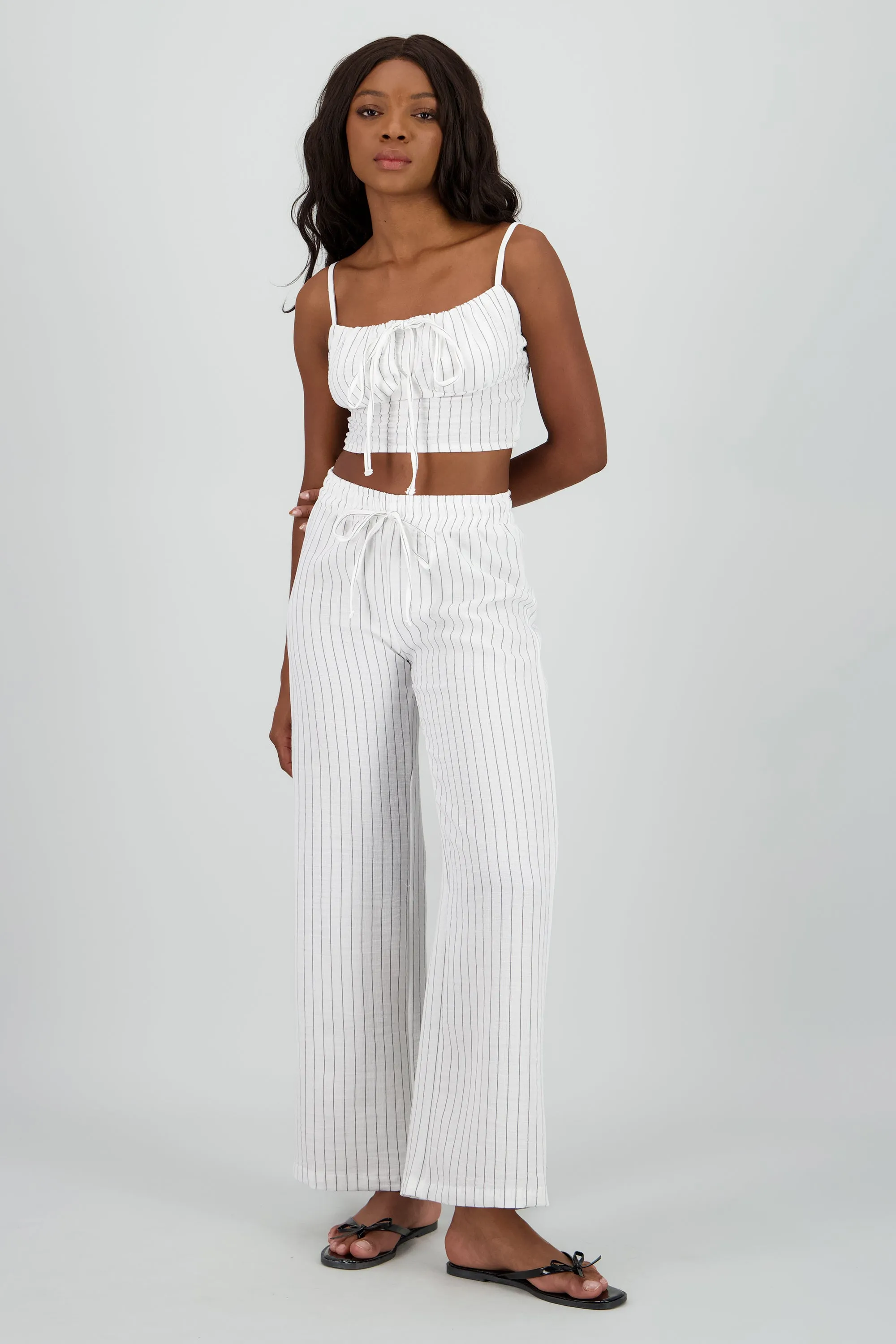 Pantalon textura jareta lineas sold by Shasa