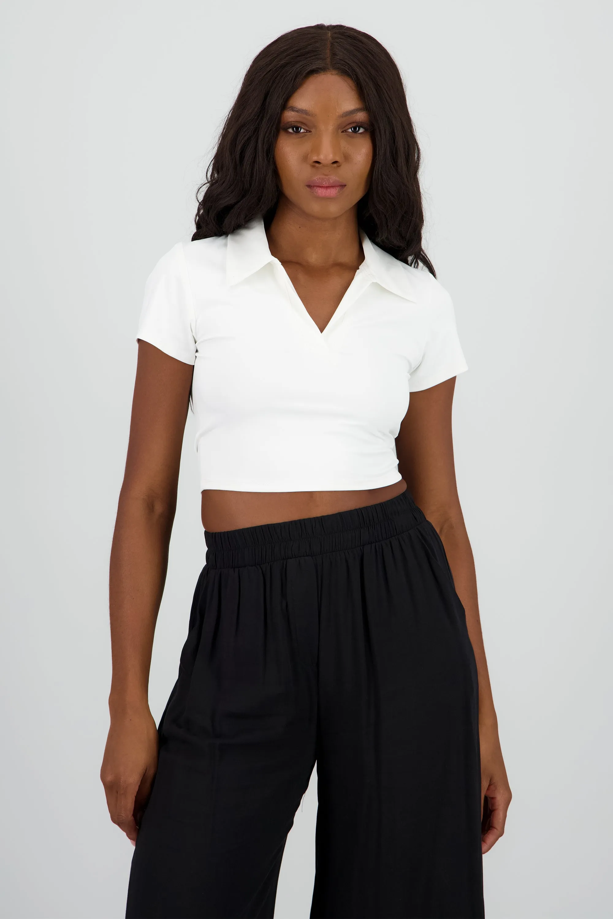 Playera crop tipo polo manga corta sold by Shasa