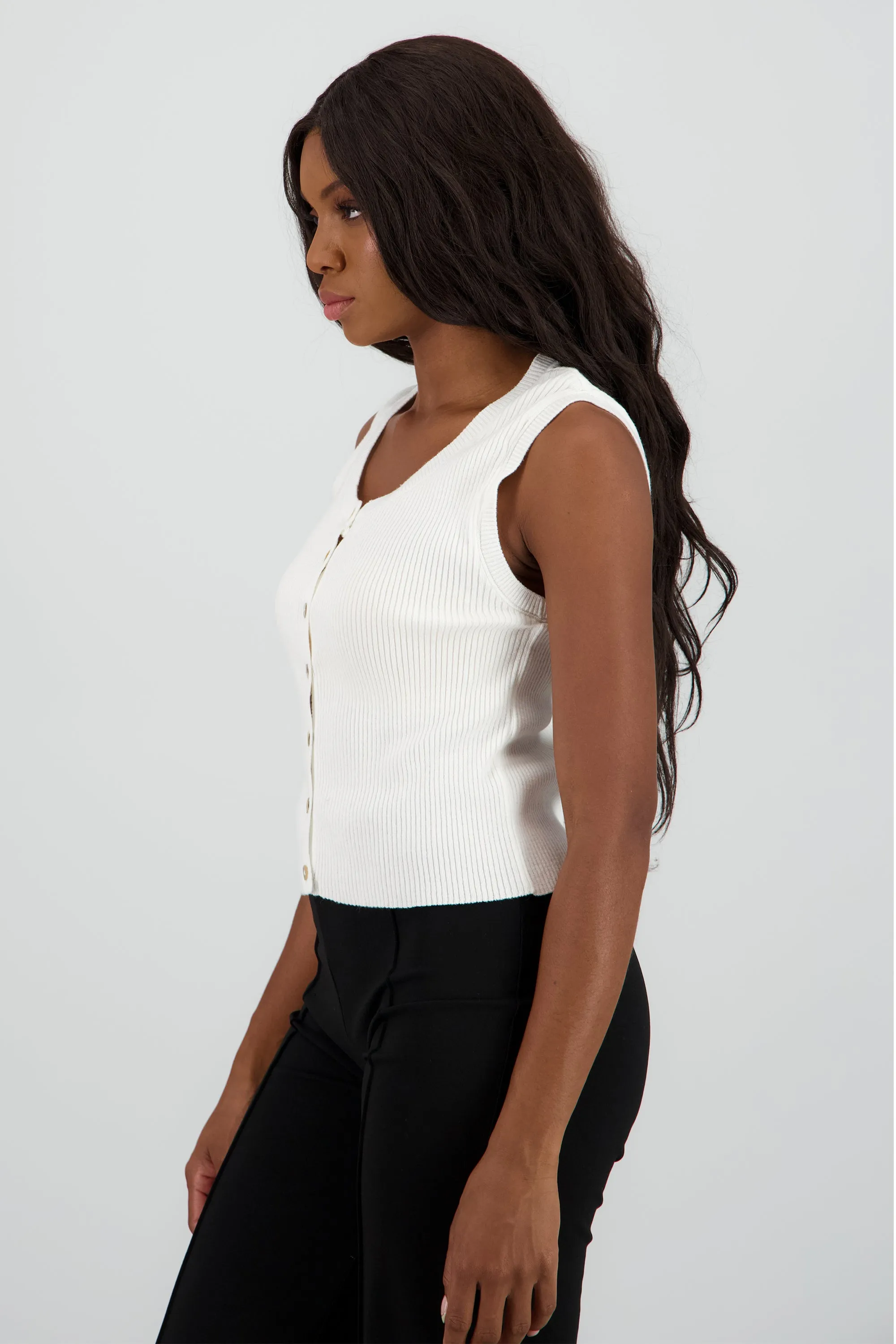 Top ligero detalle botones sold by Shasa product image thumbnail 3