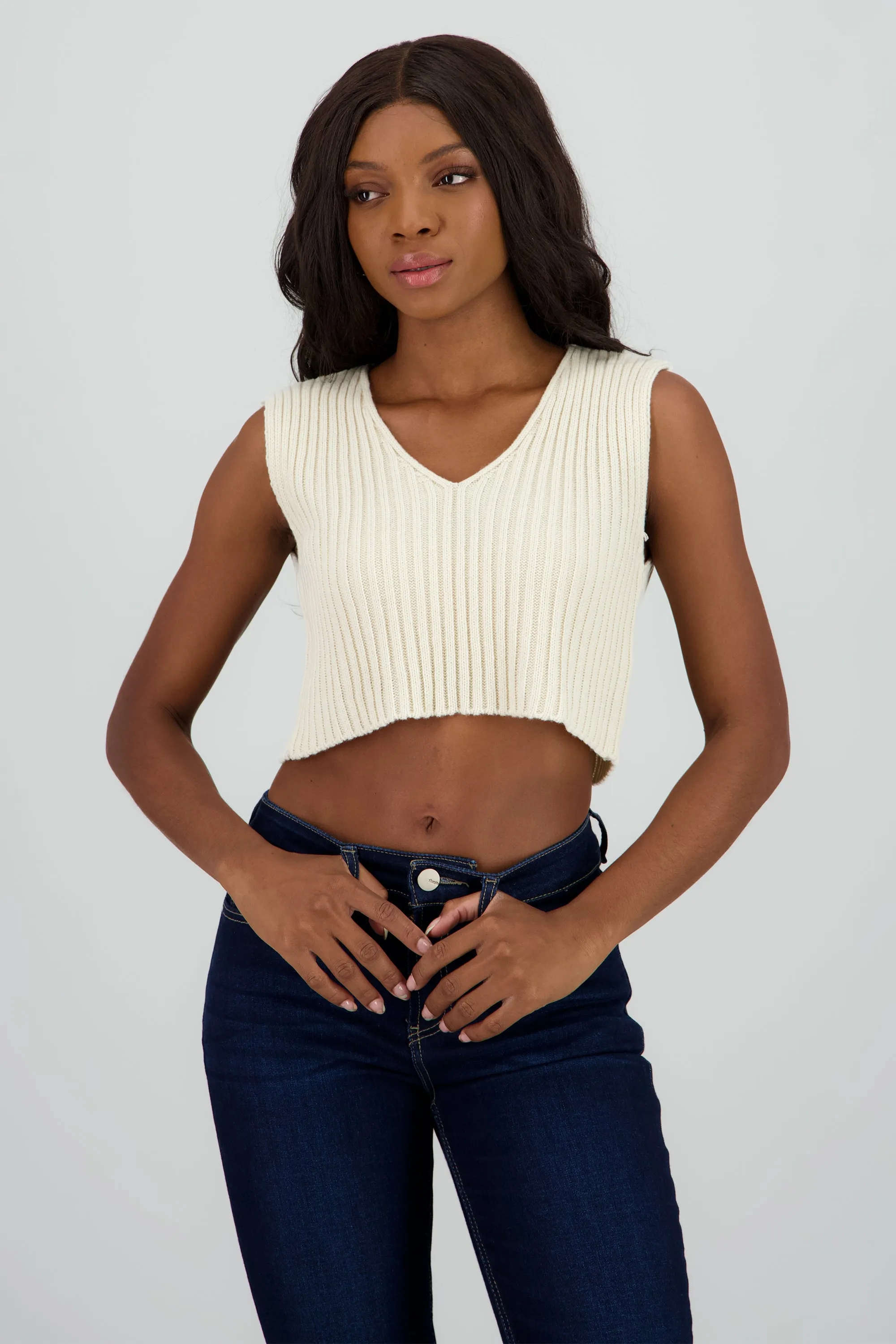 Chaleco cuello V acanalado sold by Shasa