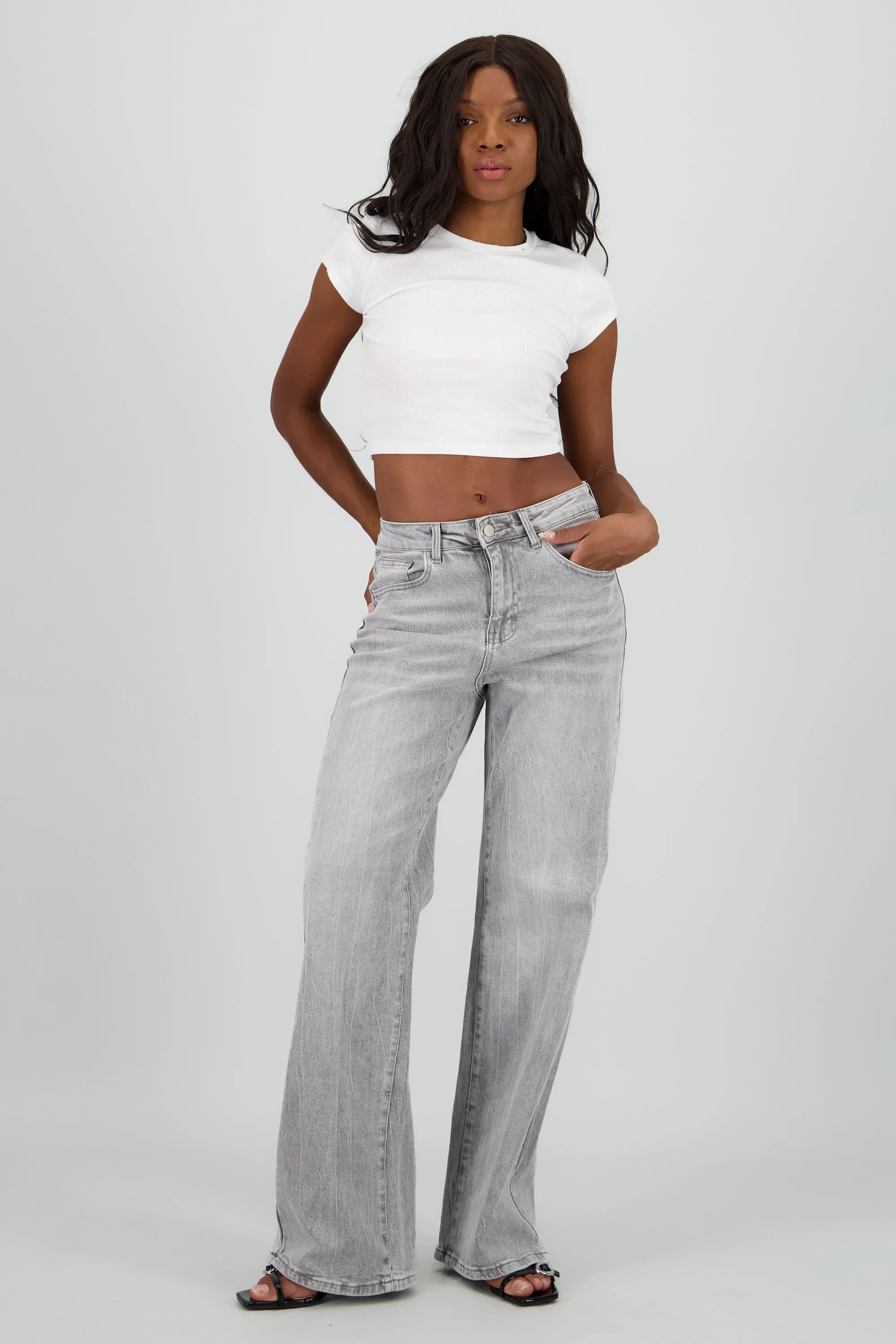 Jeans straight deslavados sold by Shasa