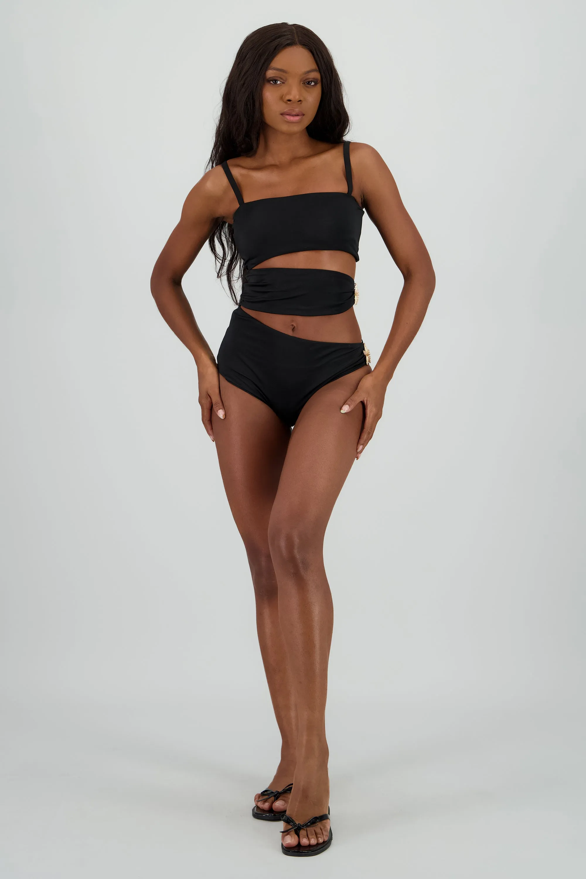 Traje de baño cutcout sold by Shasa